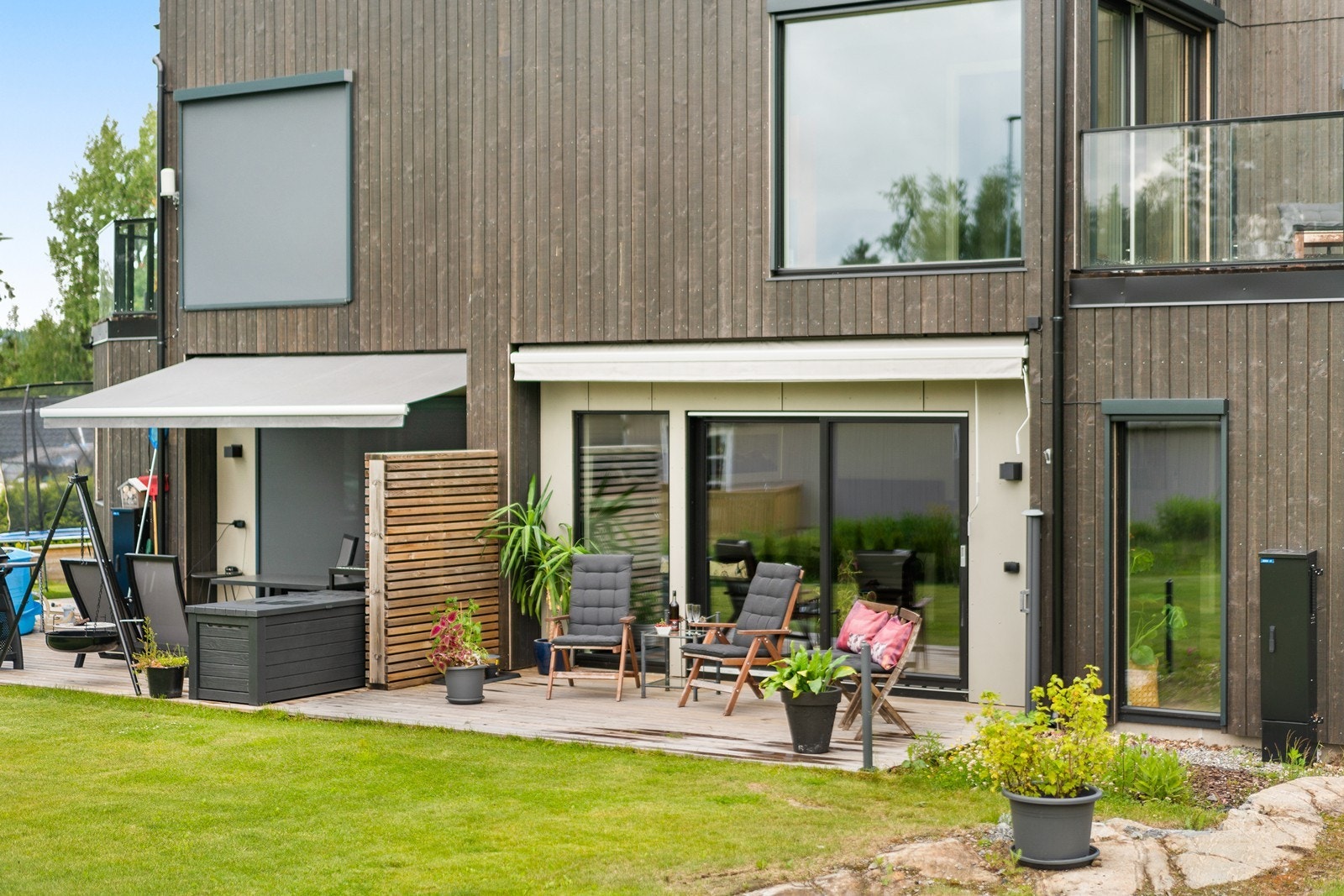 Fasade terrasseside Galleribilde