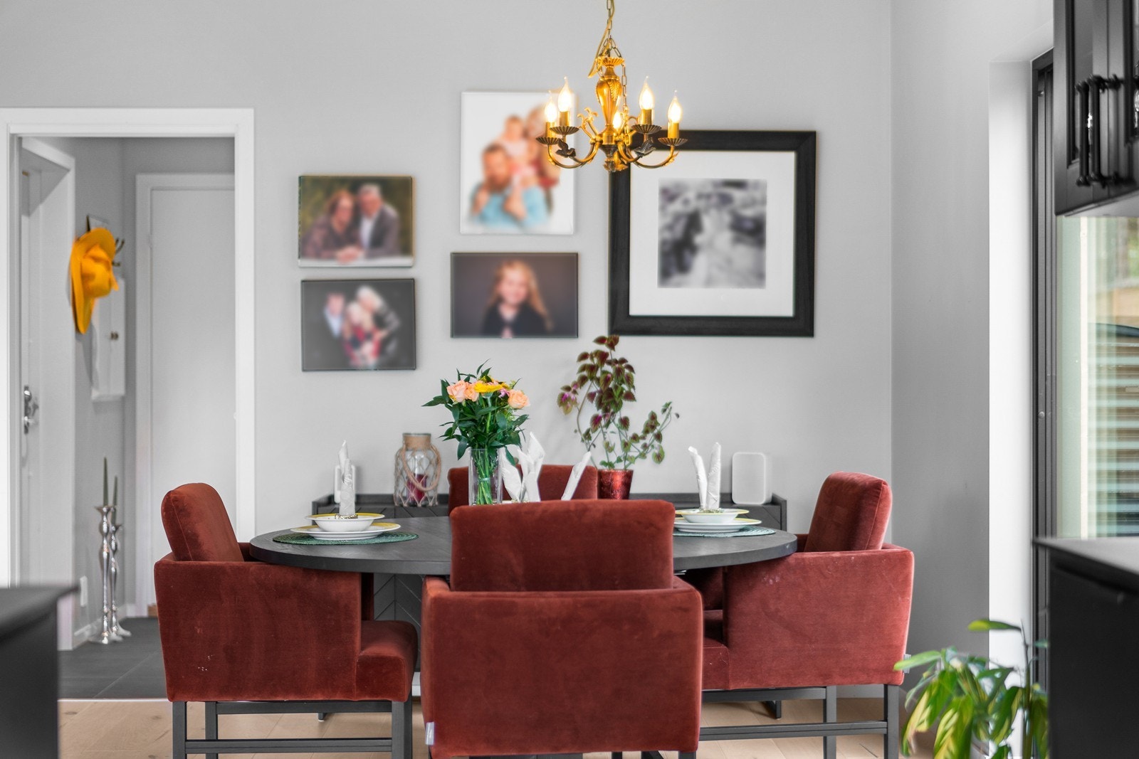 Spisestuedel i tilknytning til kjøkkenet Galleribilde