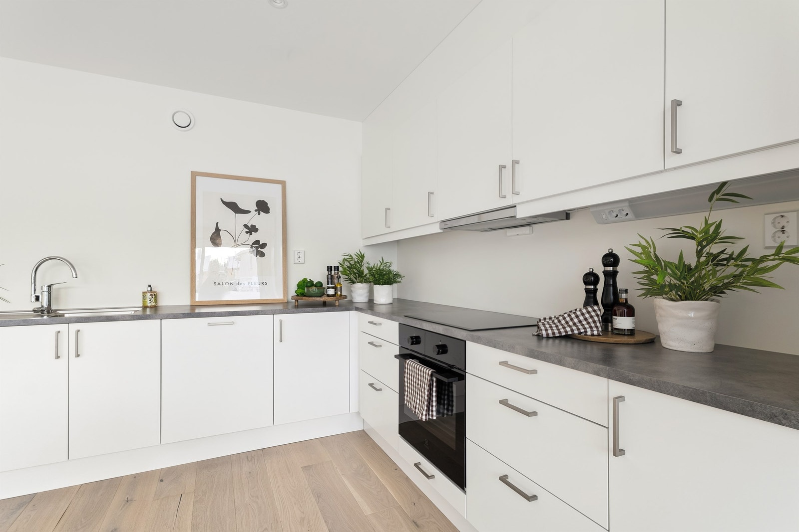 Integrerte hvitevarer fra kjente leverandører. Galleribilde