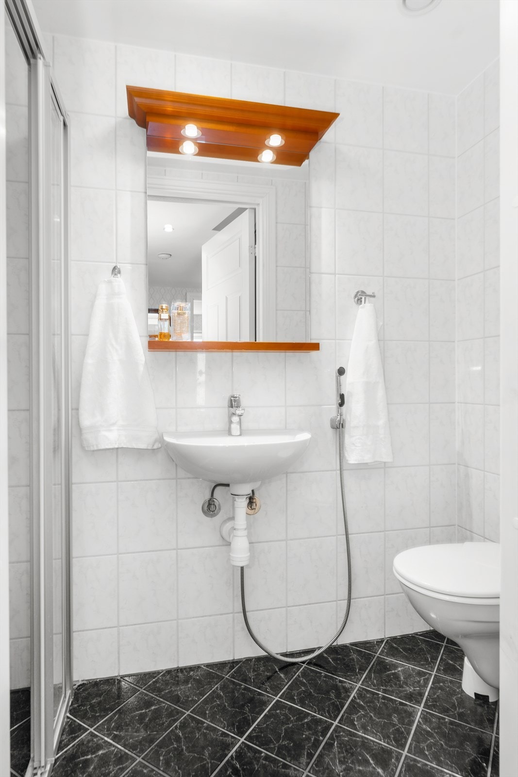 Her er det innredet med toalett og dusjnisje Galleribilde