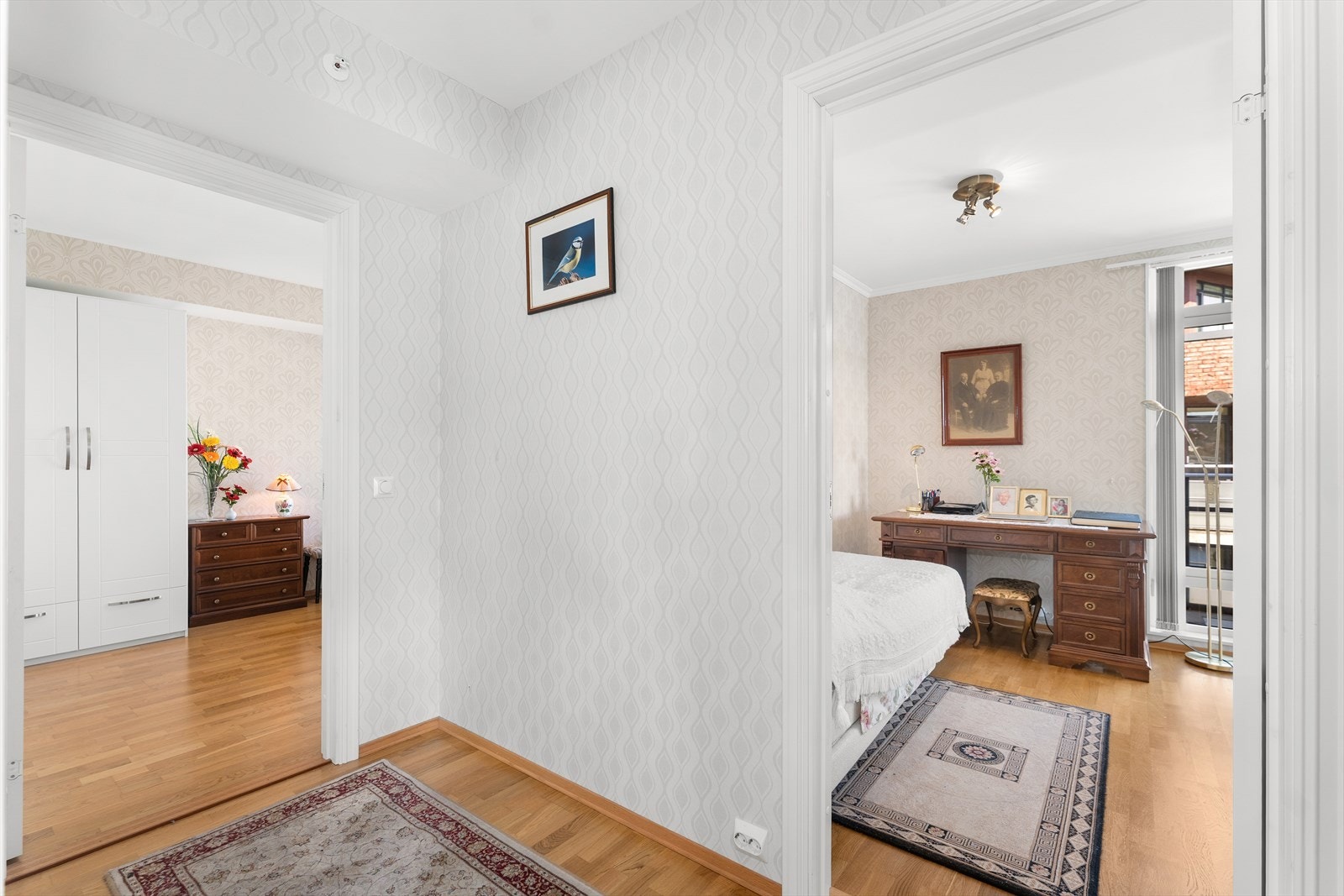 Soverom 2 av 3 ligger i en soveromsfløy ved siden av hovedsoverommet Galleribilde