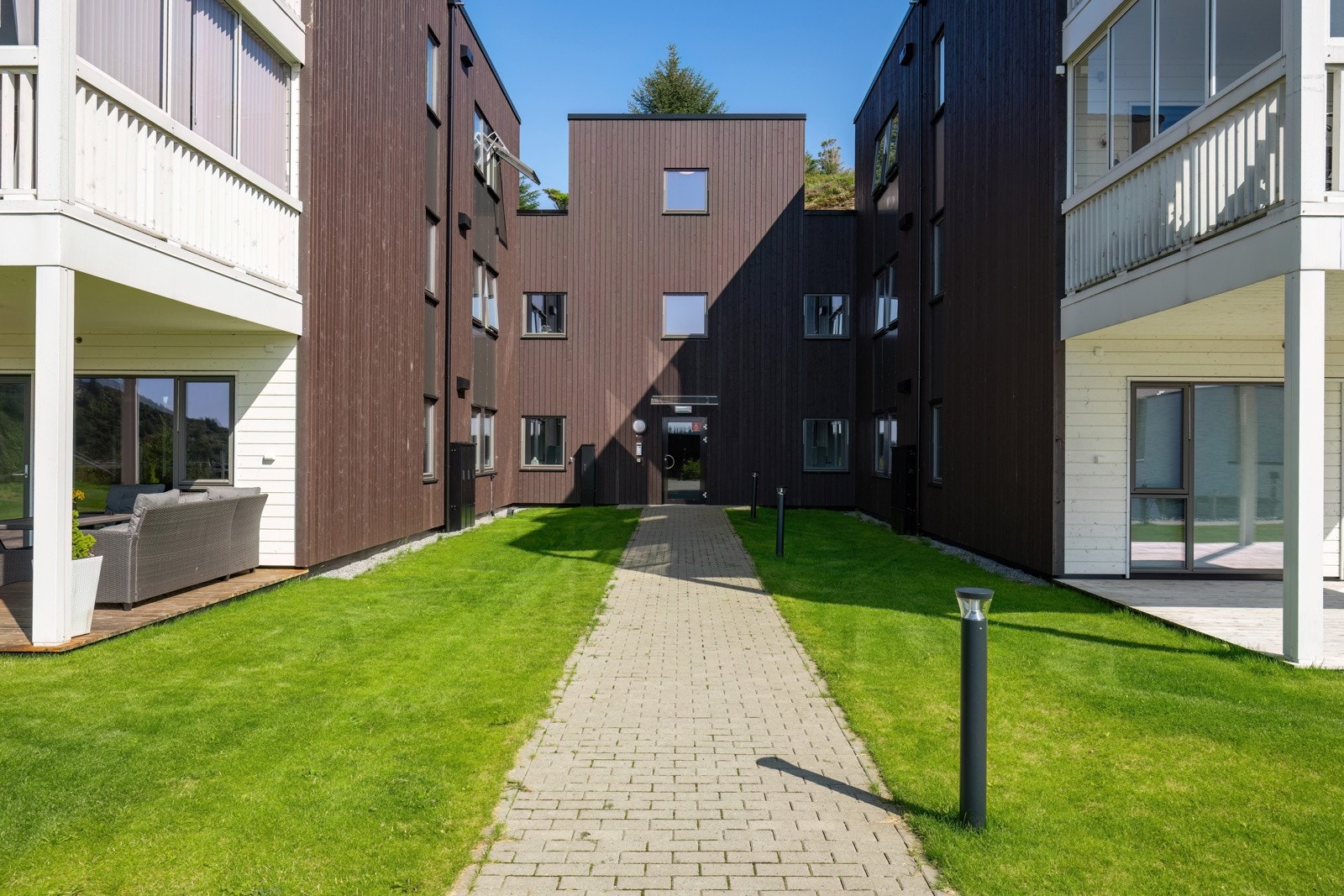 Du kan enkelt ta heisen direkte opp til 3. etasje, eller benytte trappene. Galleribilde