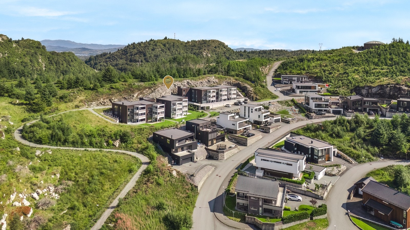Her bor du med umiddelbar tilgang til flotte tur- og rekreasjonsområder. Steinsfjellet og Djupadalen ligger en kort spasertur unna, og byr på noe av byens mest populære turområder. Galleribilde