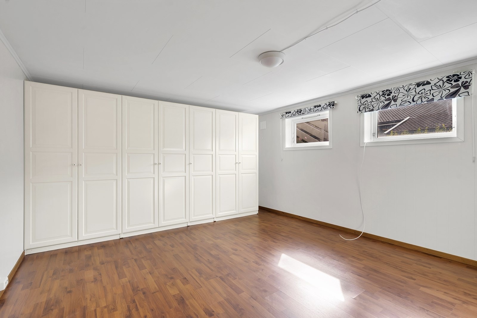 Mye skapplass Galleribilde