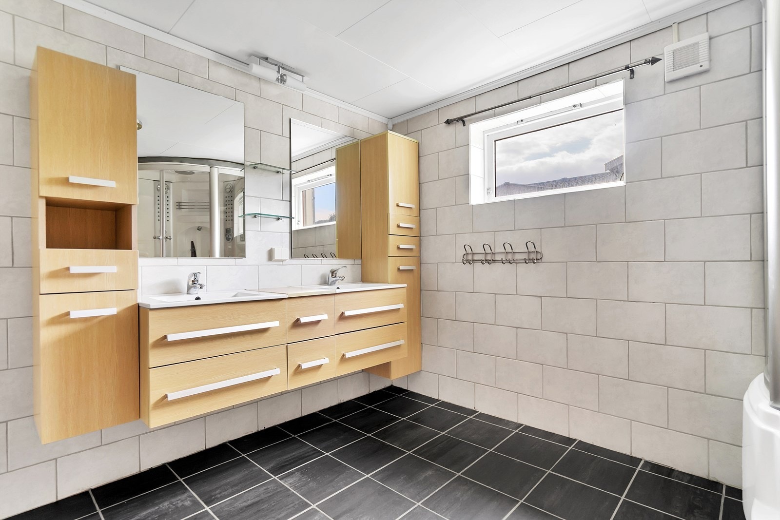 Moderne servant med 2 vasker Galleribilde