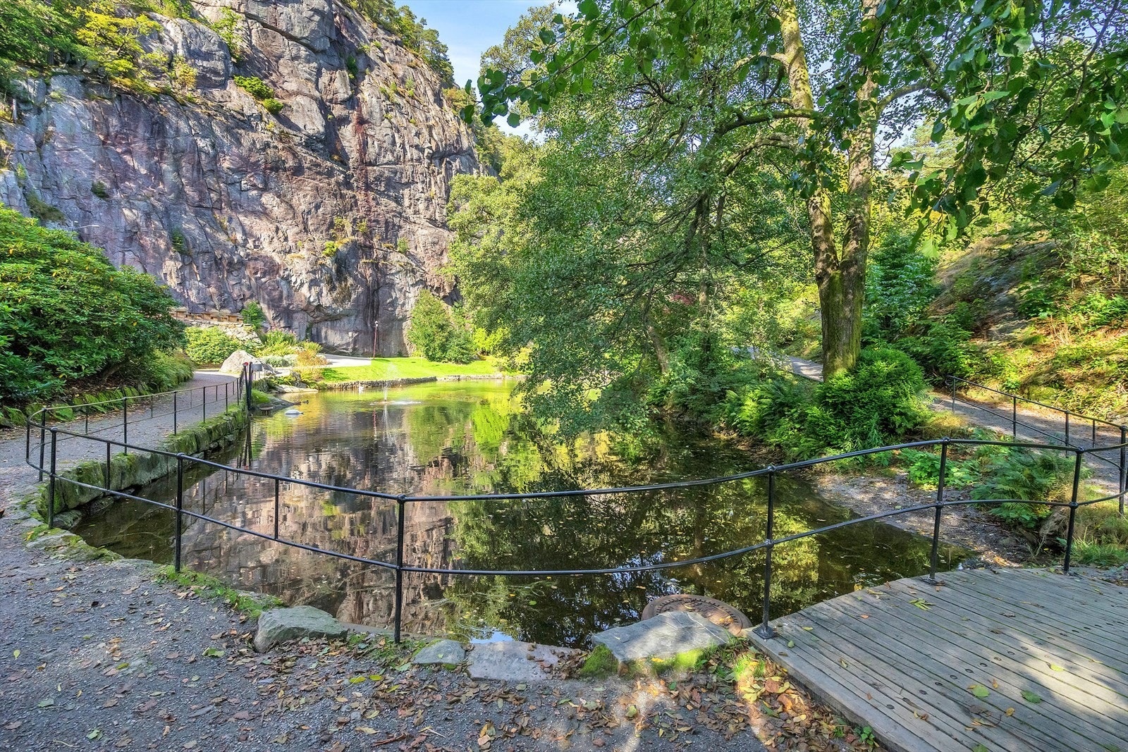 Ravnedalen er et flott parkanlegg rett ved Kristiansand sentrum. Galleribilde