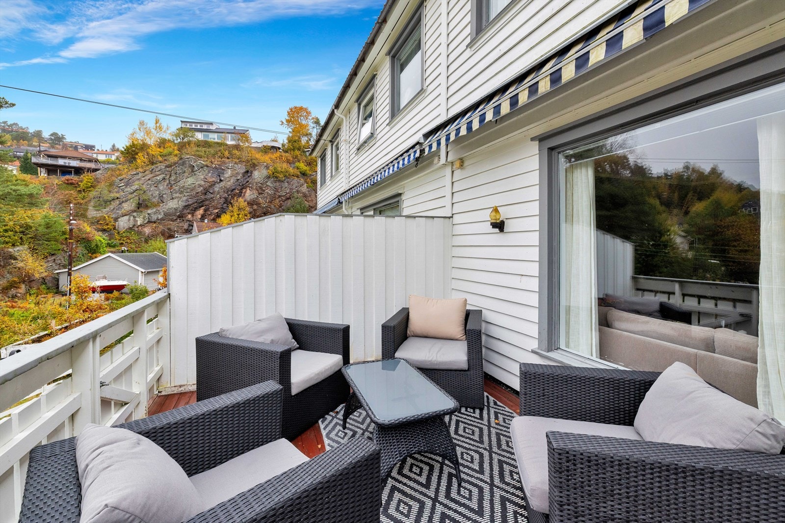 Romslig vestvendt terrasse Galleribilde