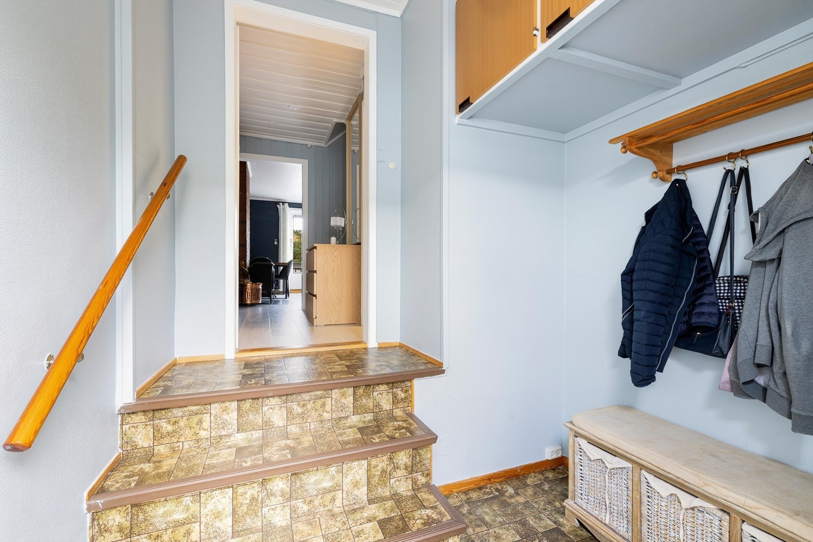 Vindfang med plass til garderobeløsning Galleribilde