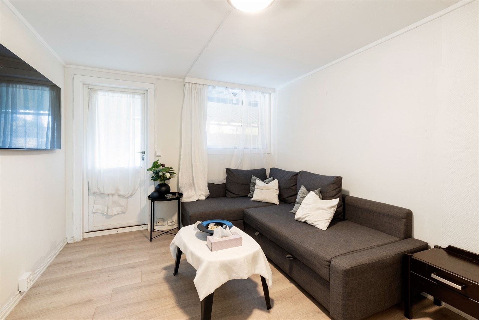 Kjellerstue m/ dør ut (ikke godkjent for varig opphold) Galleribilde