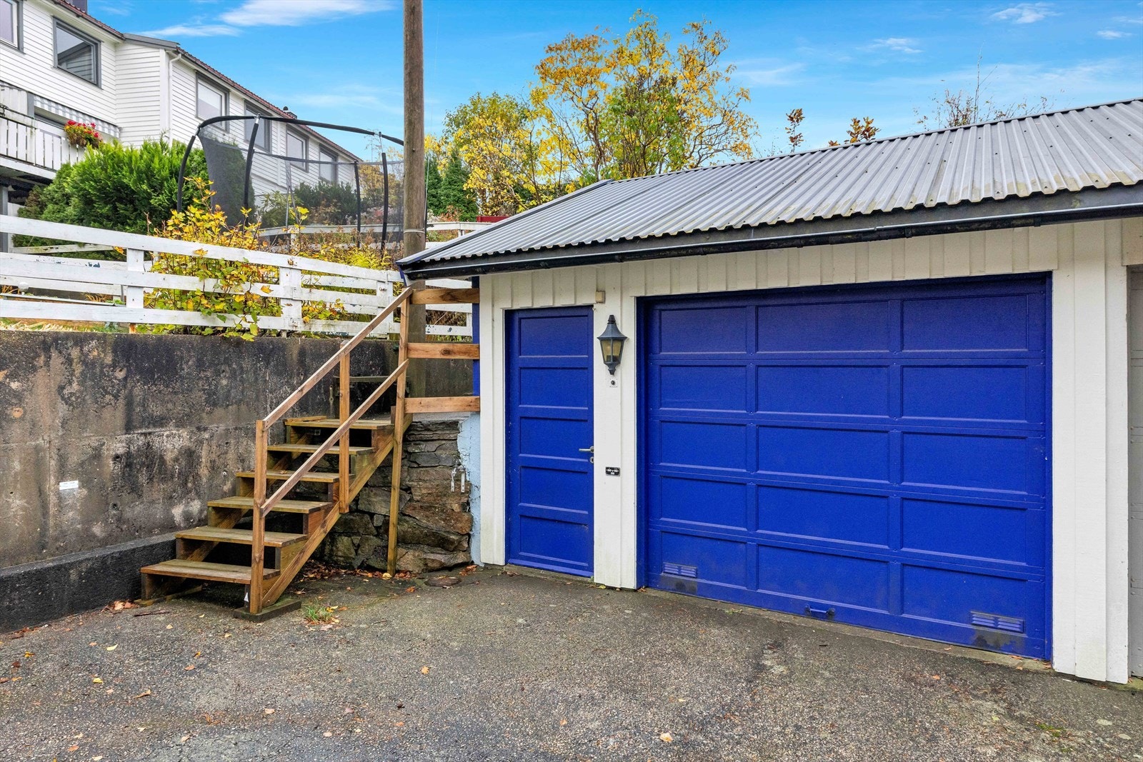 Egen garasjeplass medfølger (del av dobbelgarasje) Galleribilde