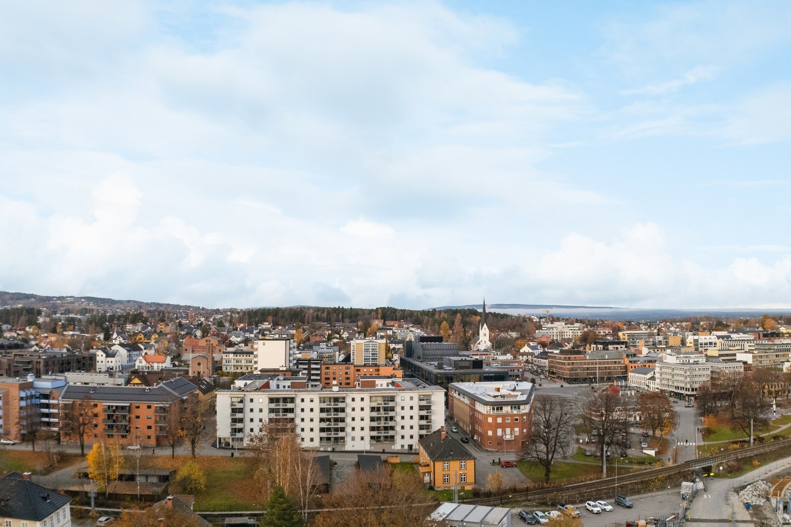 Hverdagslogistikken er enkel med Rema 1000 kun ett minutts gange unna. Galleribilde