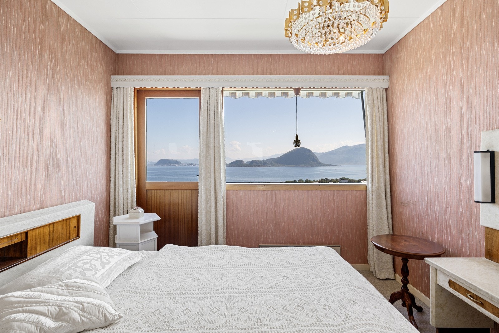 Ikke alle som kan våkne til denne utsikten, også med tilkomst til verandaen. Galleribilde