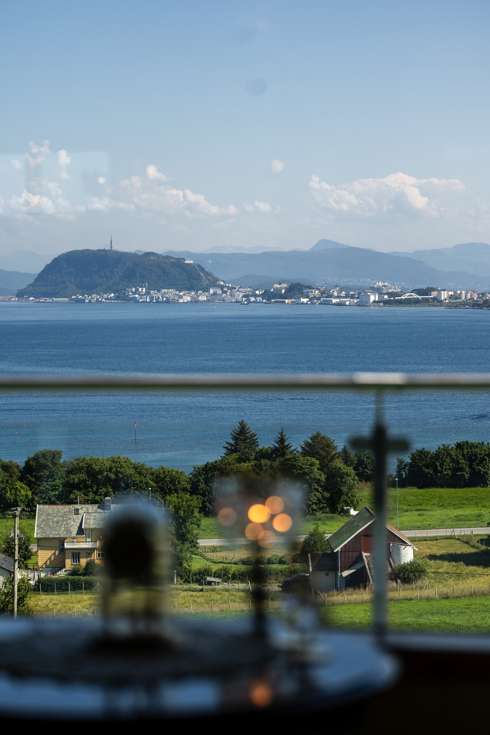 Tenk å sitte her å nyte denne flotte utsikten en høstkveld! Galleribilde