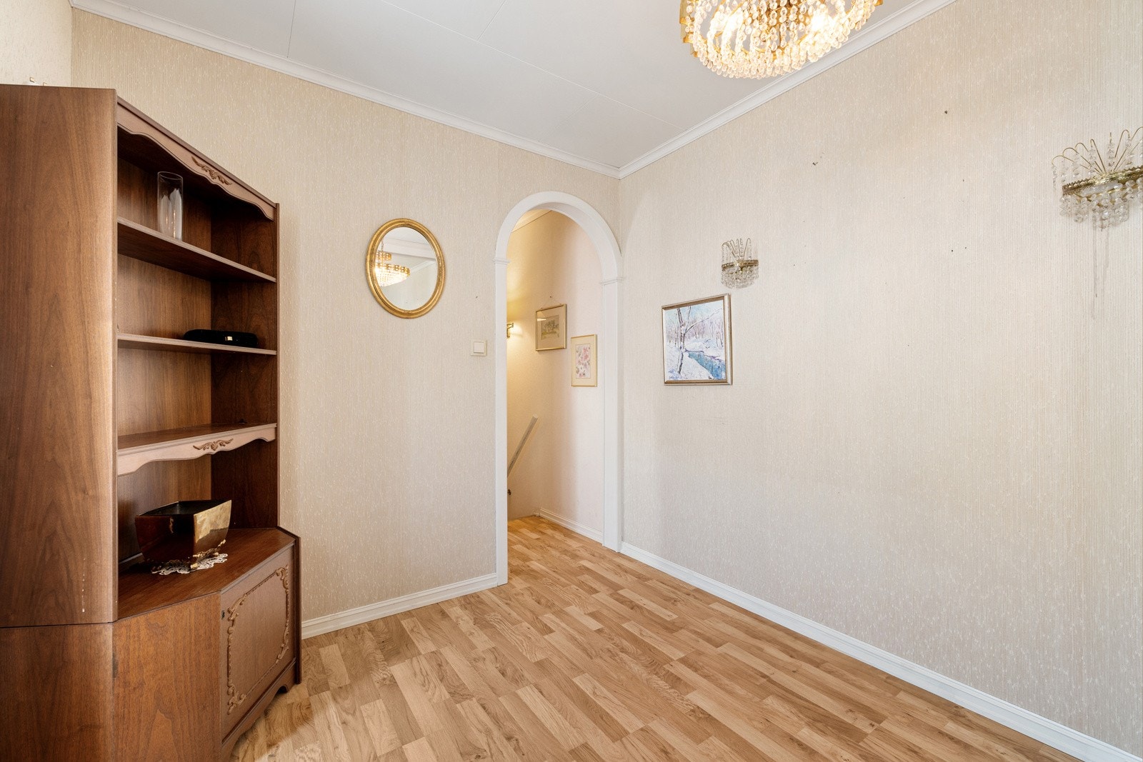 Fra denne gangen er det adkomst til kjøkkenet og trappen ned til underetasjen. Galleribilde