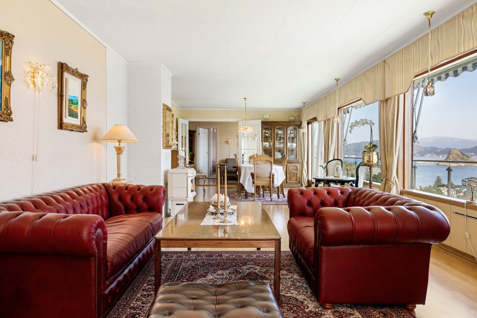 I den andre delen av stuen er det sittegruppe. Galleribilde