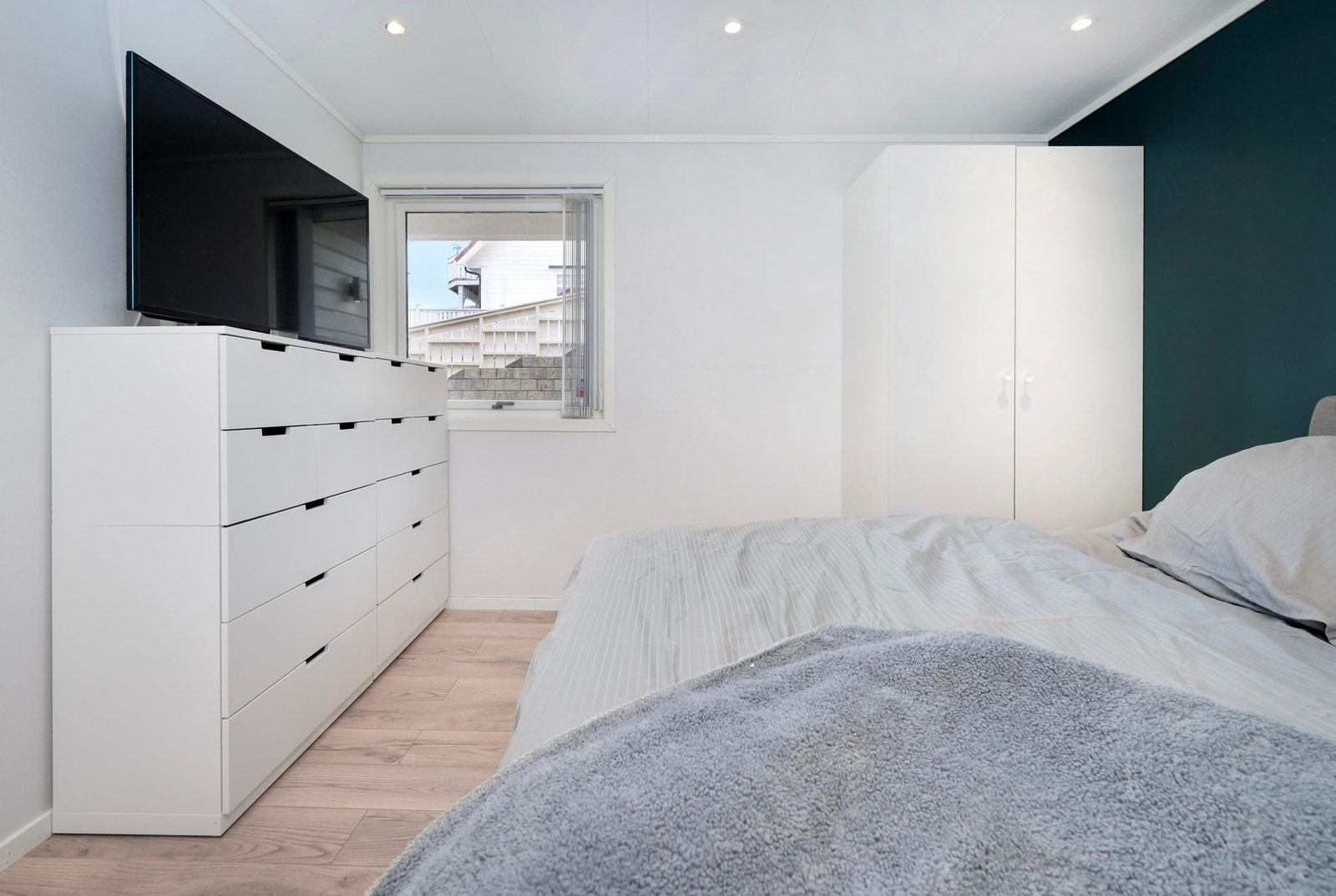 Her er også plass til stort garderobeskap. Galleribilde