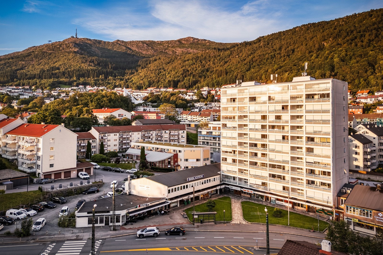 Kort vei til Landåstorget med flere servicetilbud. Galleribilde