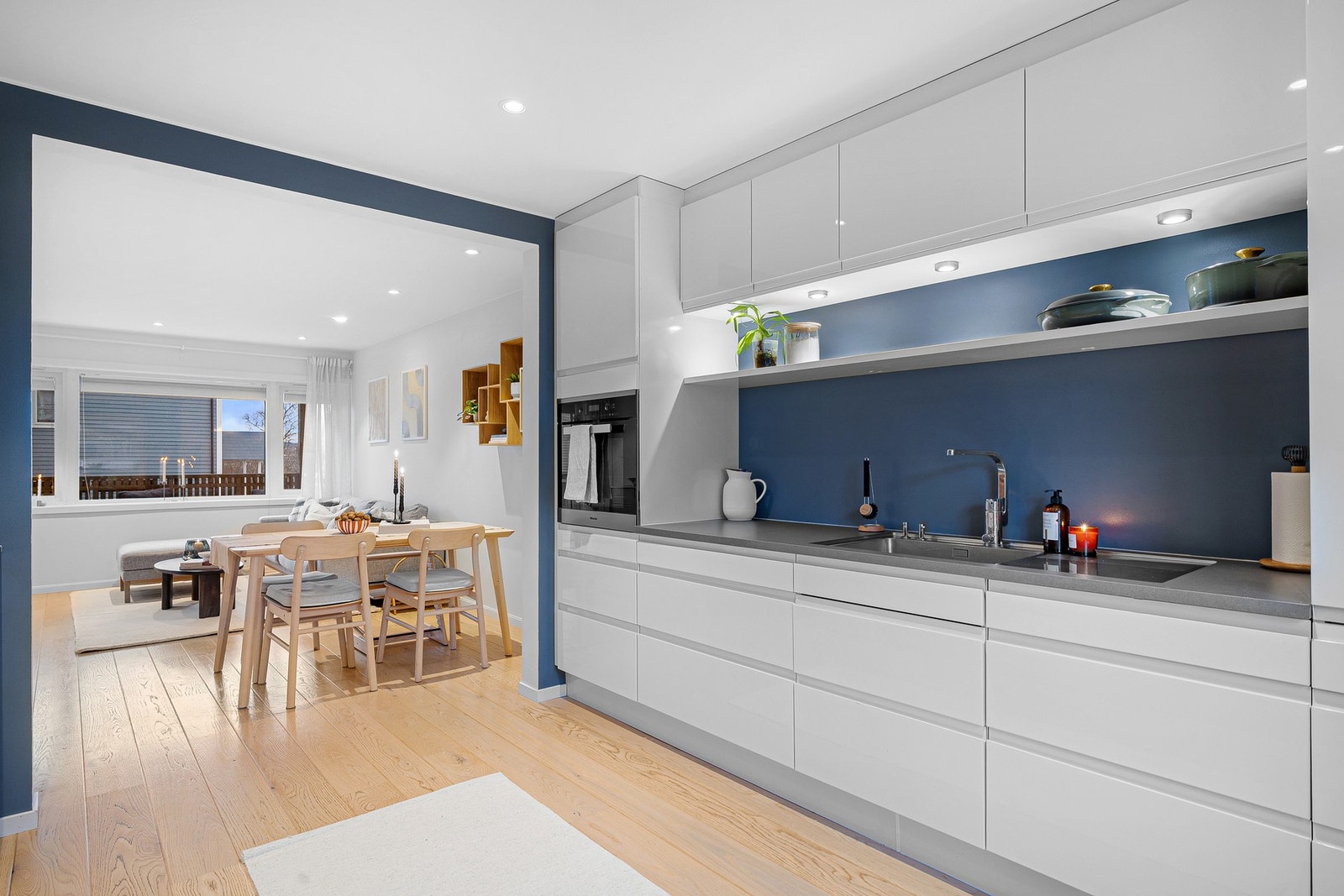 Kjøkken er oppmålt til 10,3 m². Galleribilde