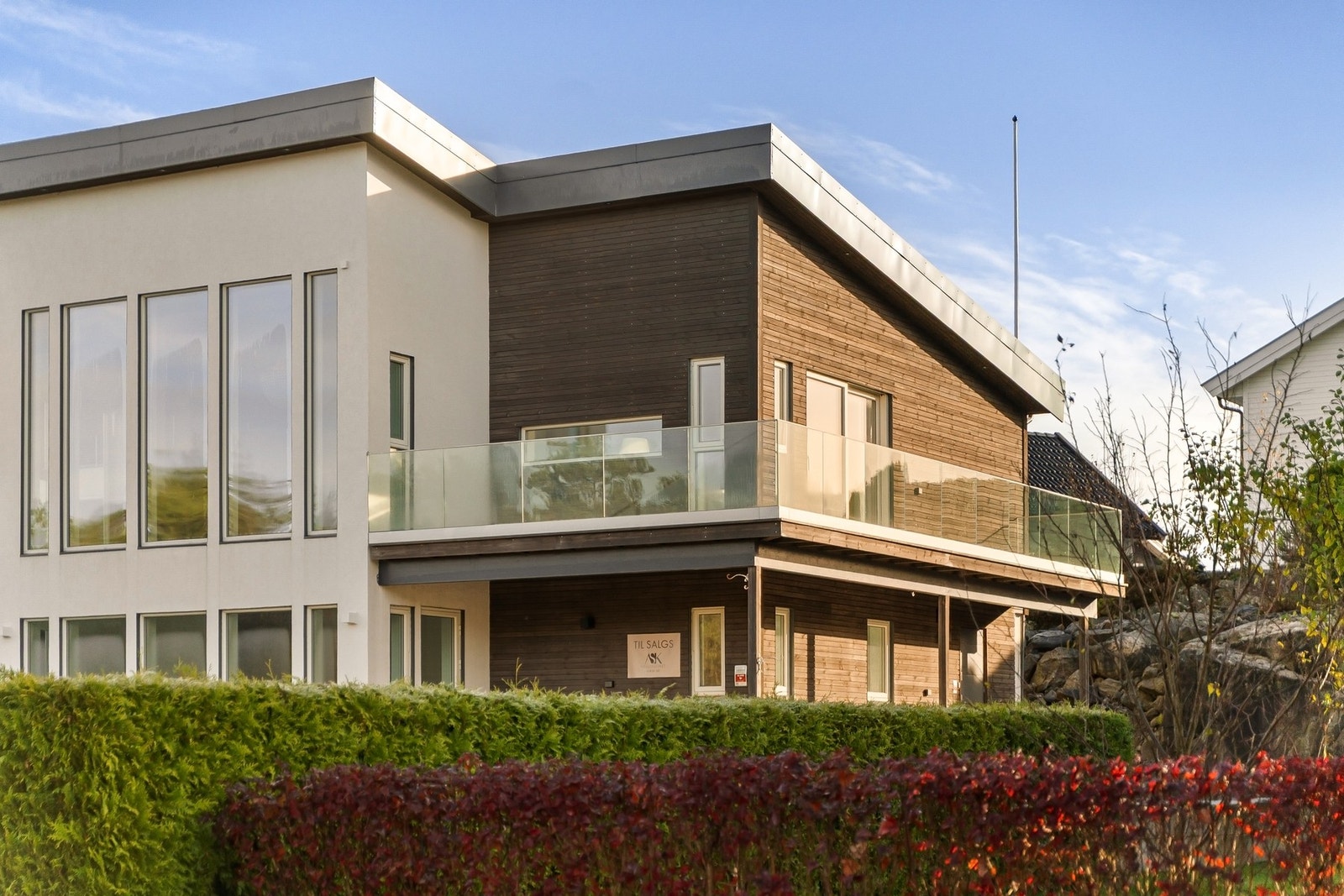 Stilig enebolig fra 2019 med høy bokomfort. Galleribilde