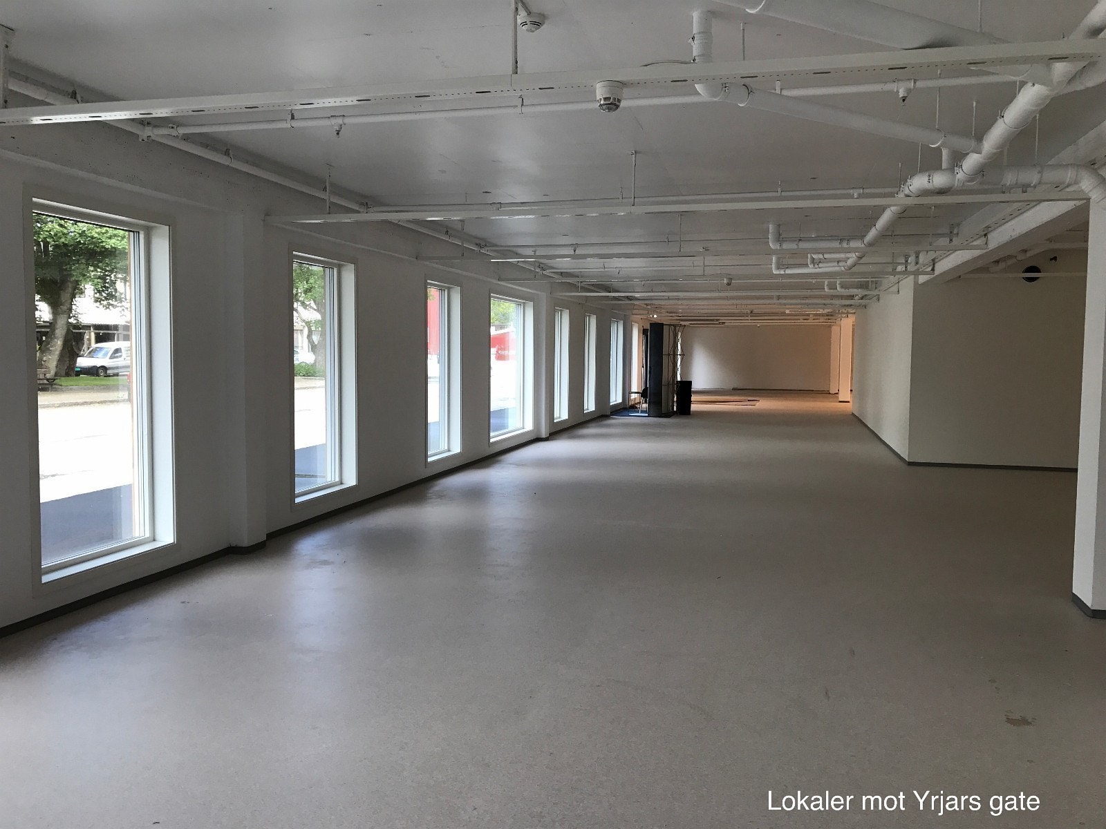 Mot Yrjars gate Galleribilde