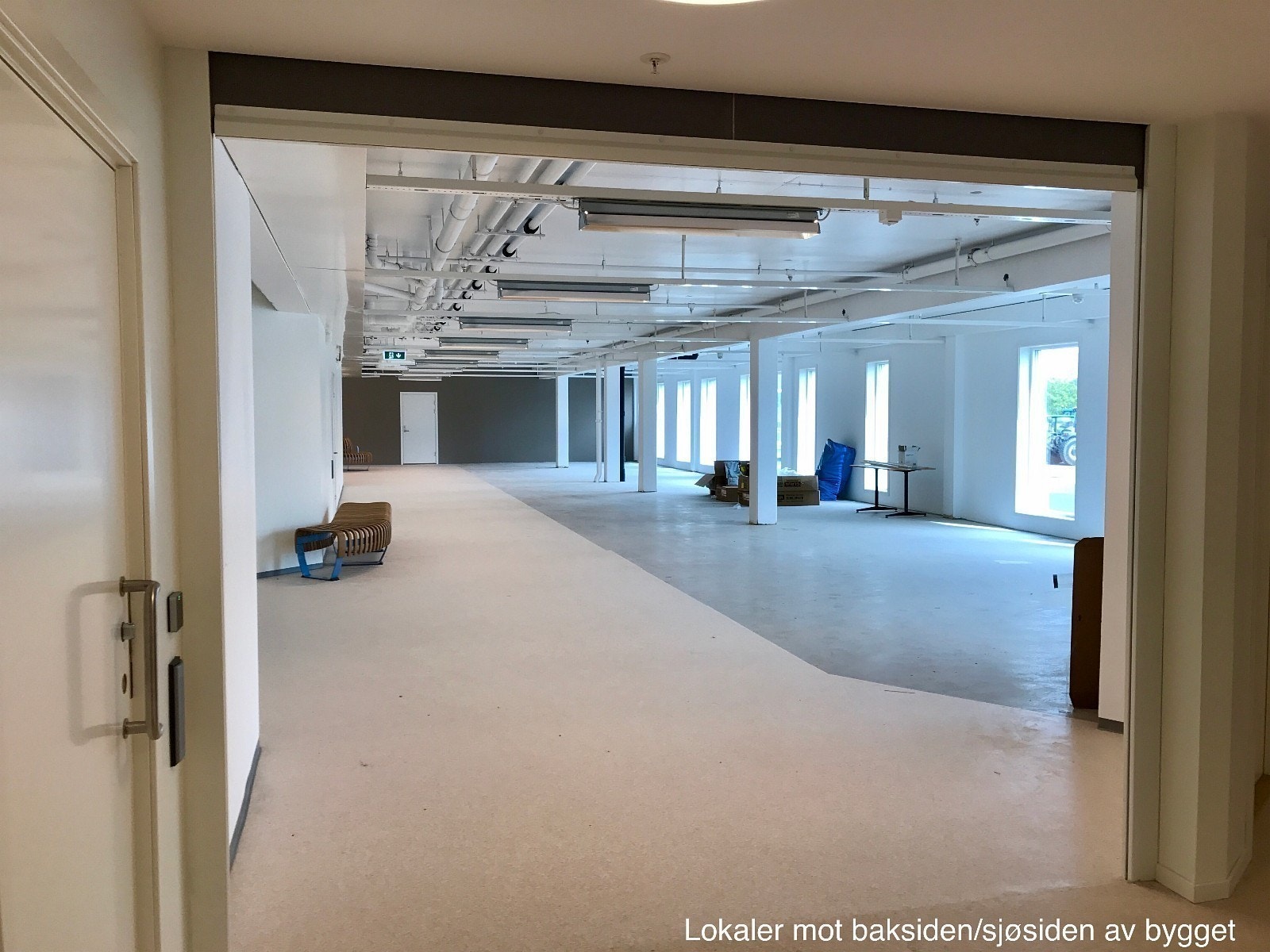 Bakside/sjøside Galleribilde