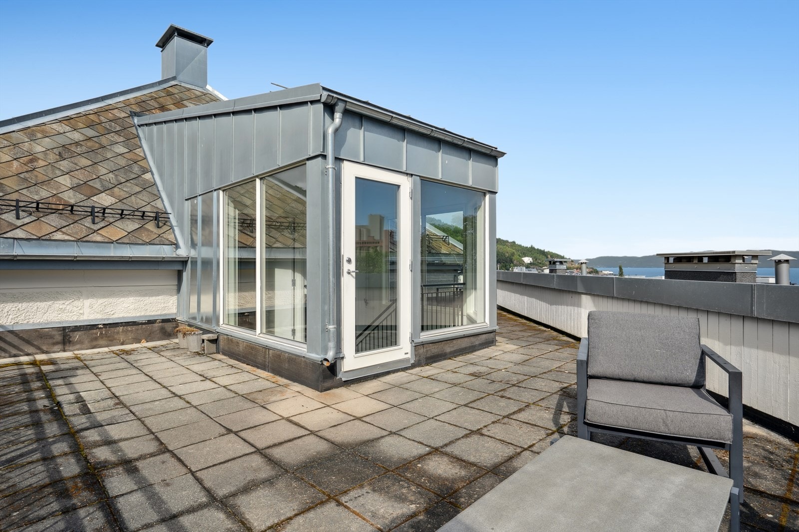 På takterrassen kan du nyte utsikten og sola - et ekstra uterom som gir det lille ekstra. Galleribilde