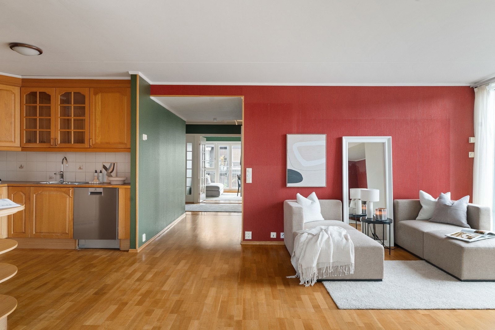 Gangen leder deg sømløst inn i hjertet av boligen. Galleribilde