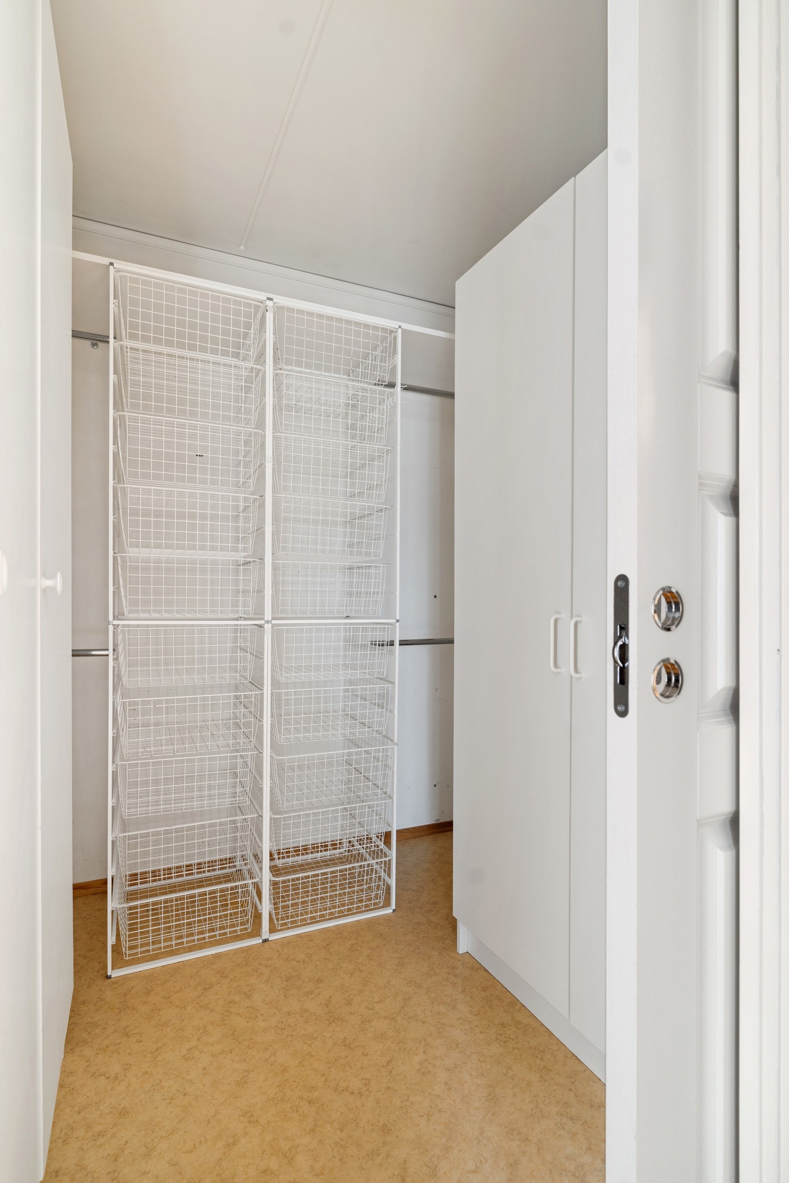 Praktisk bod på 4 kvm med god oppbevaringsplass. Galleribilde