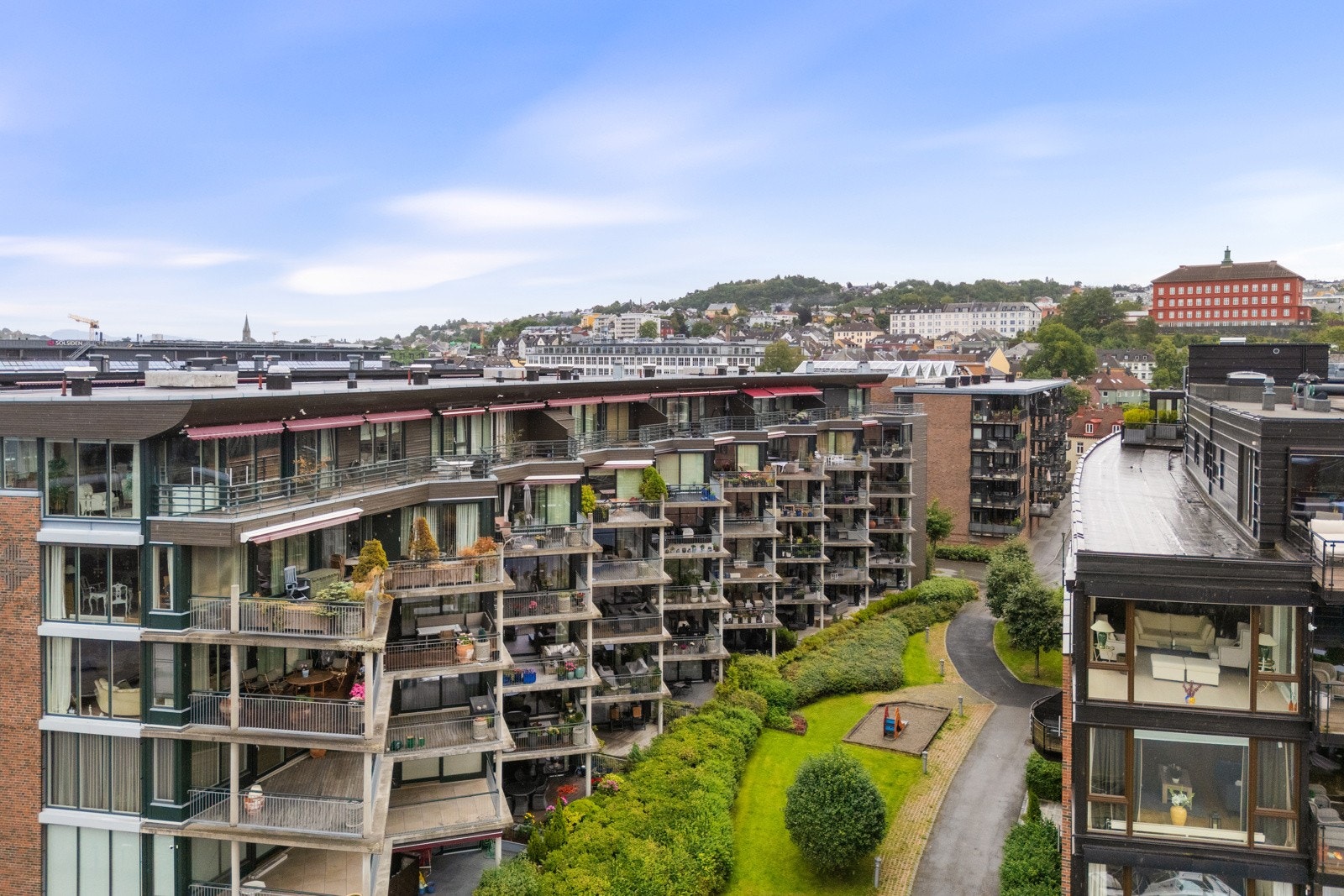 Nedre Elvehavn er en av byens mest ettertraktede boområder, som også karakteriseres som Trondheims svar på Aker Brygge. Galleribilde