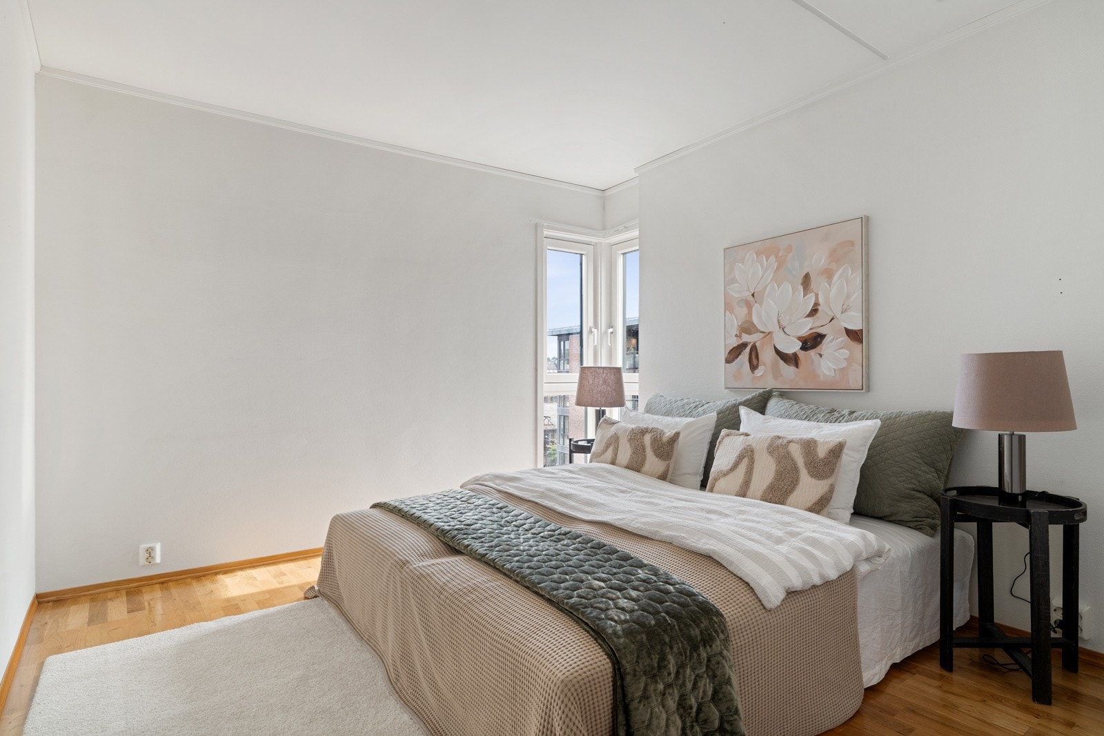 Leiligheten har 3 romslige soverom på 10, 9 og 8,5 kvm. Galleribilde