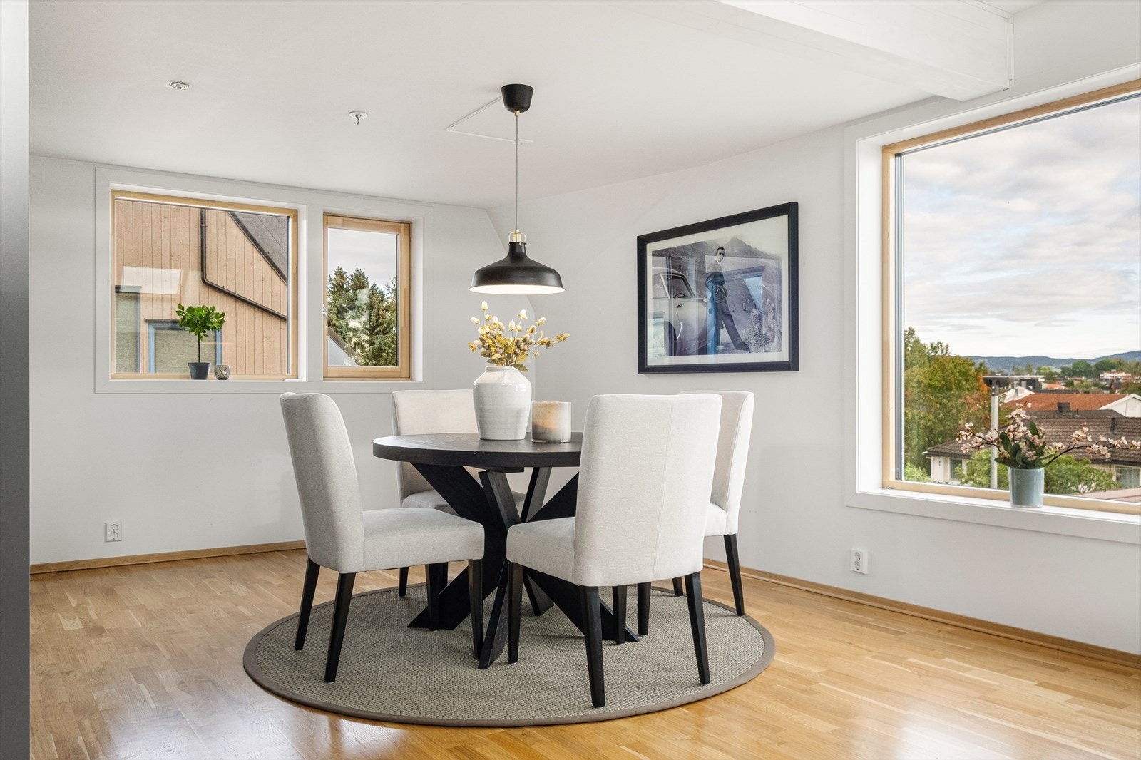 Brannvarslere er koblet til el-anlegg og de ter montert skjult sprinkelanlegg Galleribilde