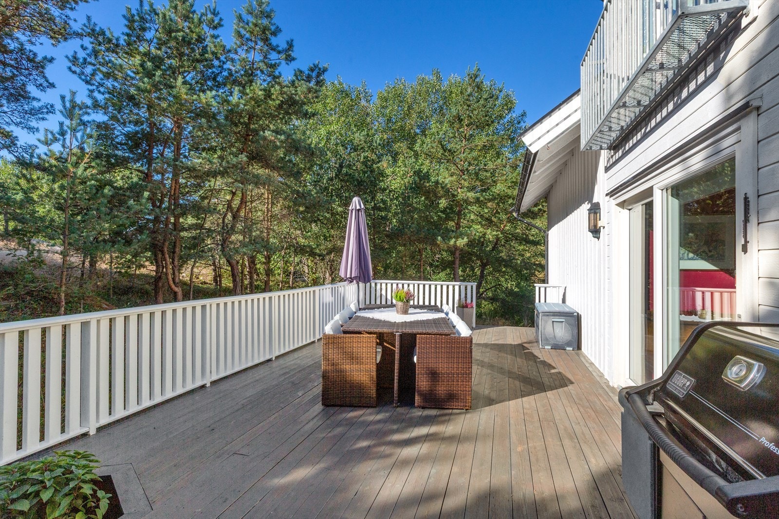 Sydvendt usjenert terrasse Galleribilde