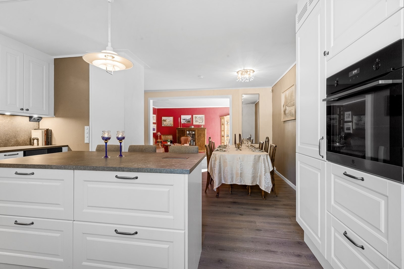 Kjøkken mot spisestue Galleribilde