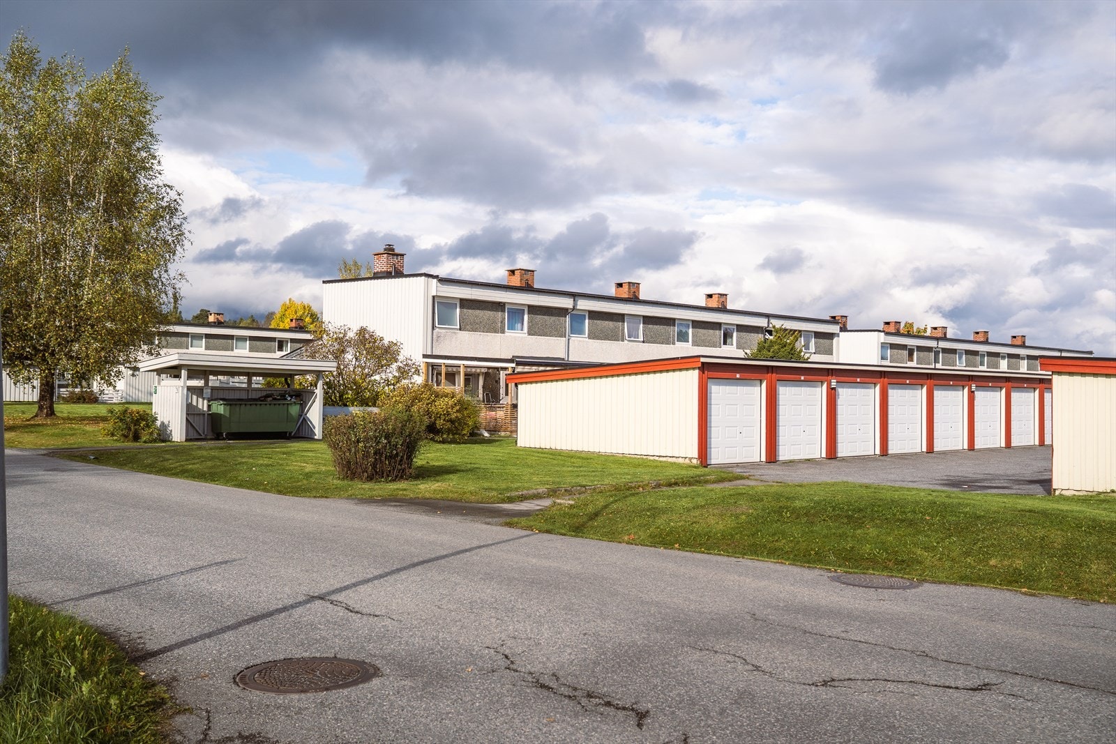 Åsenhagen 76D disponerer en garasjeplass. Galleribilde