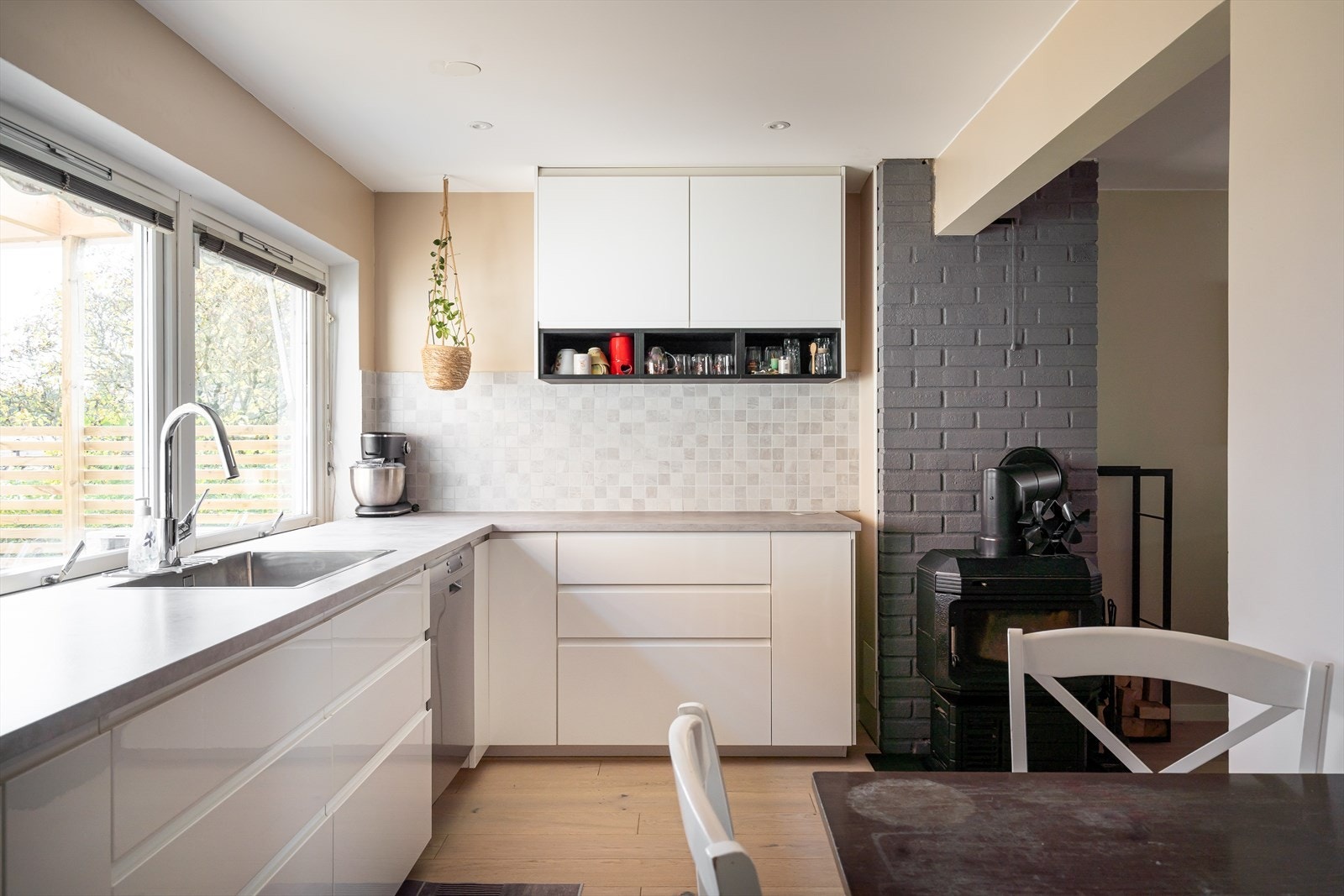 Praktisk kjøkken med alt du trenger til matlagingen. Galleribilde