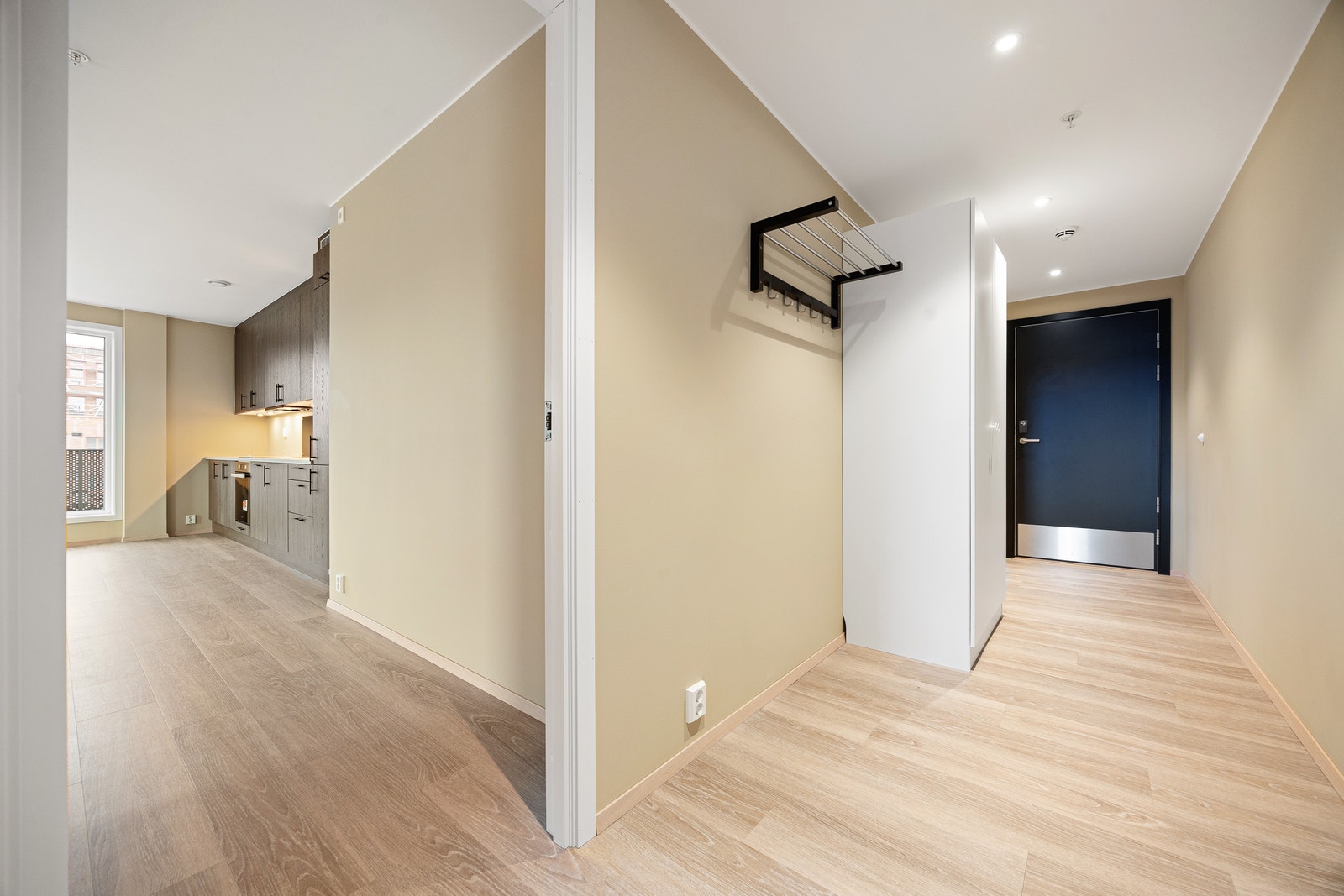 Entré med garderobeskap Galleribilde