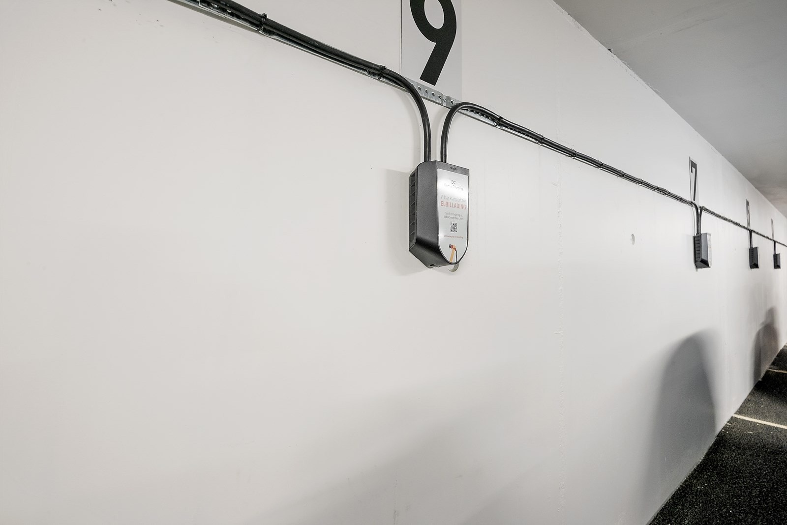 Lagt klart til elbillader. Galleribilde