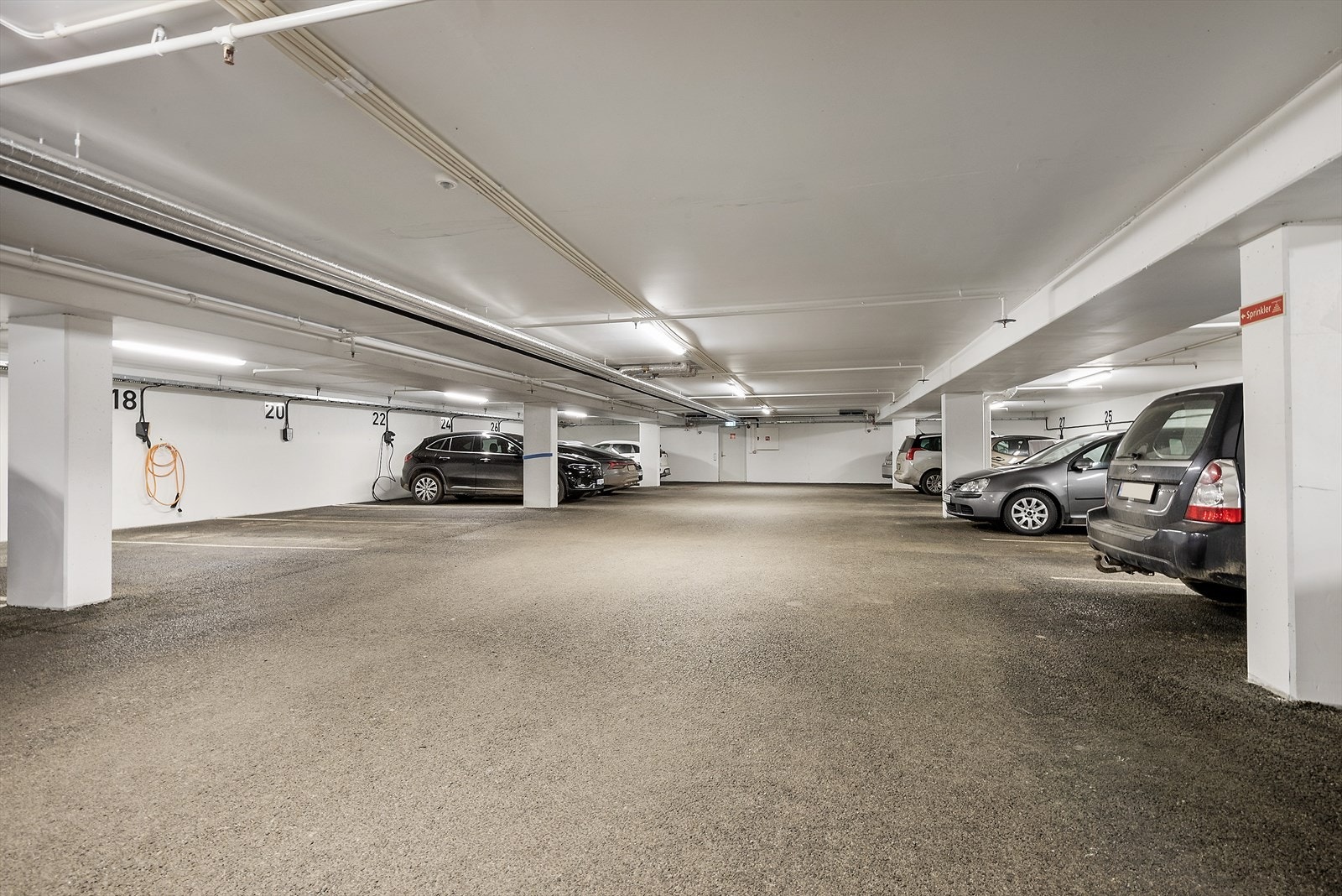 Felles garasjekjeller. Galleribilde