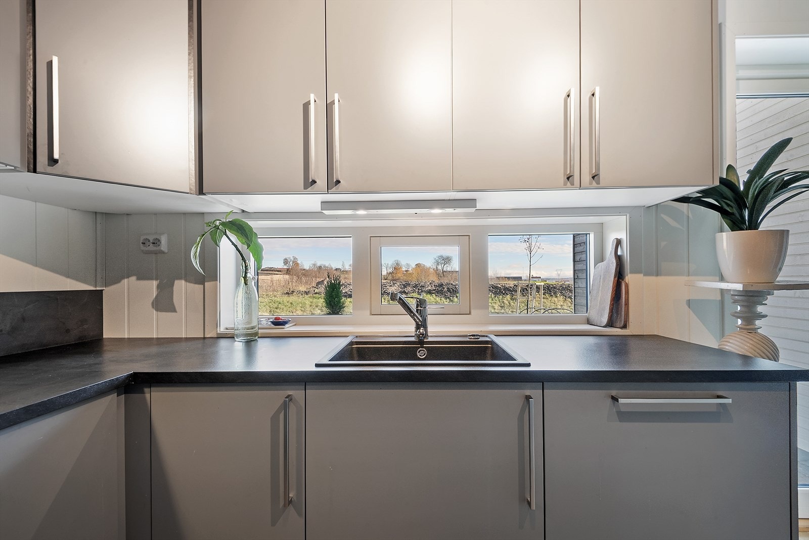 Utsyn fra kjøkkenbenken. Galleribilde