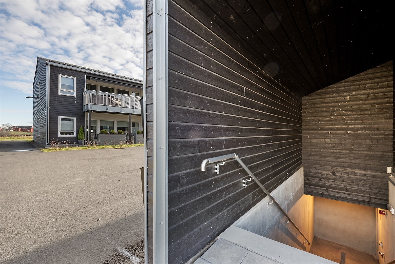 Trapp til garasjekjeller. Galleribilde