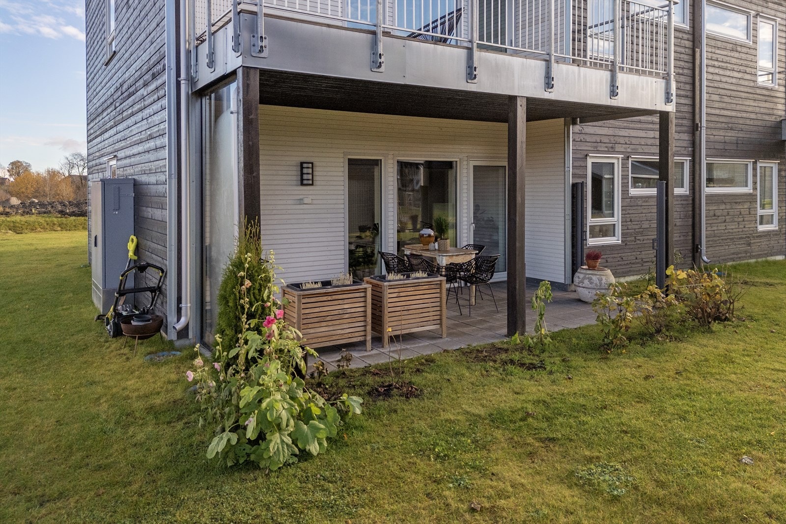 Overbygget uteplass utenfor stue. Galleribilde