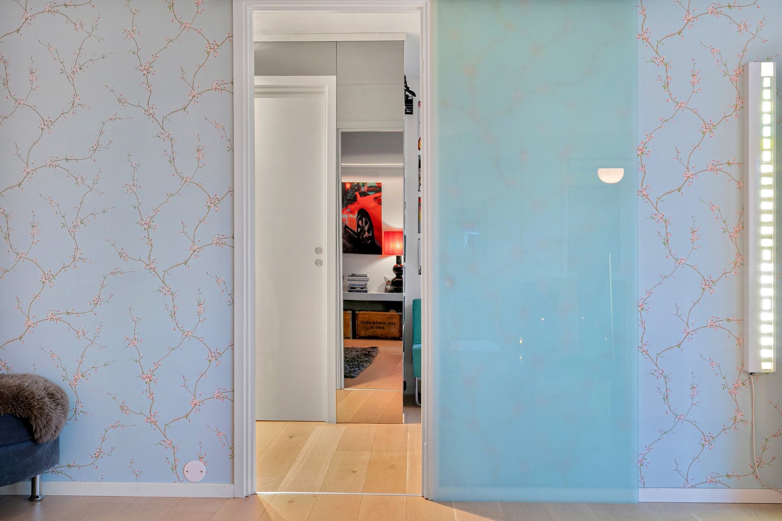 Rommet har i tillegg en egen walk-in garderobe. Galleribilde