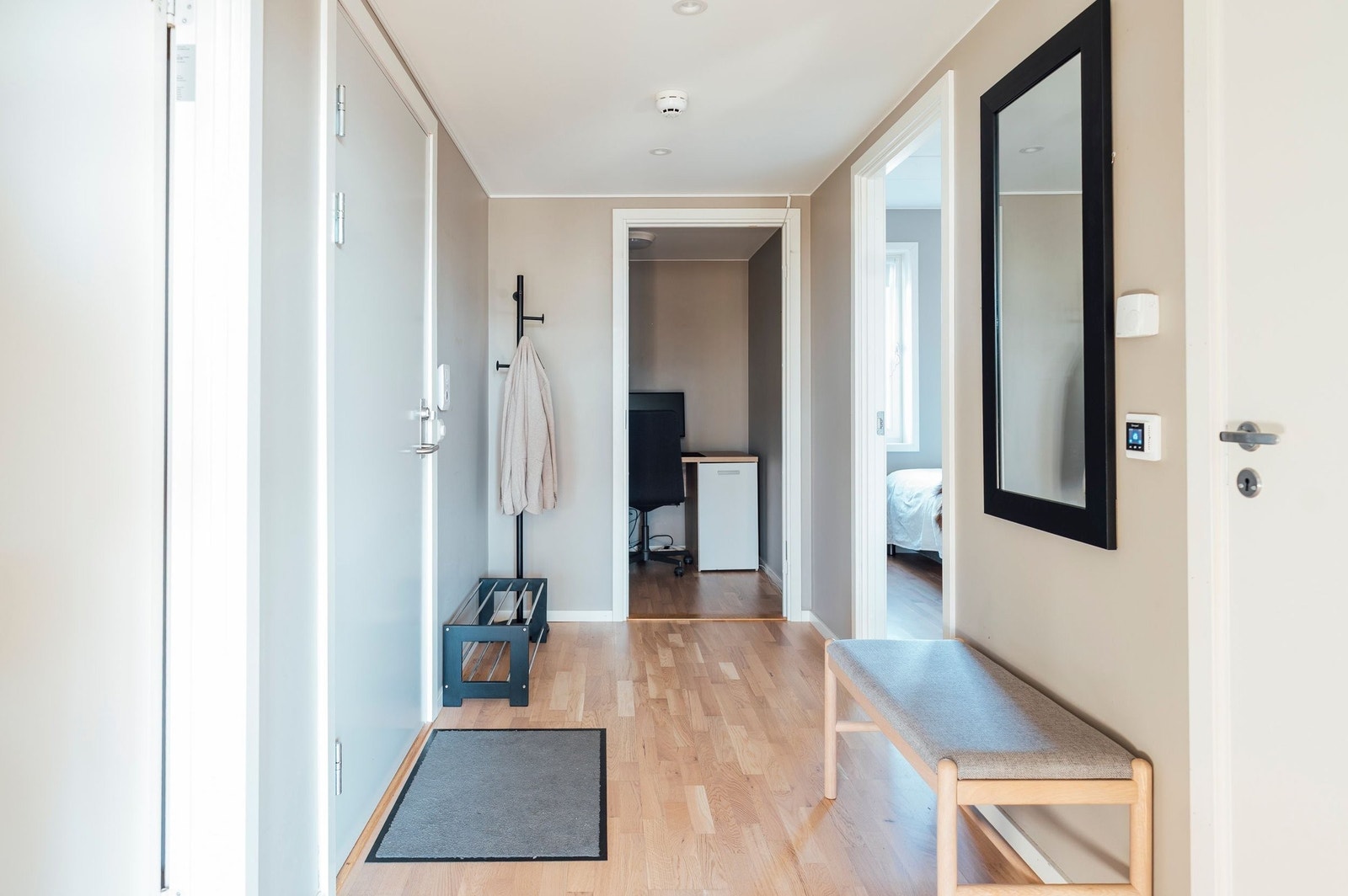 Gang med bod i enden (brukes som kontor). Galleribilde