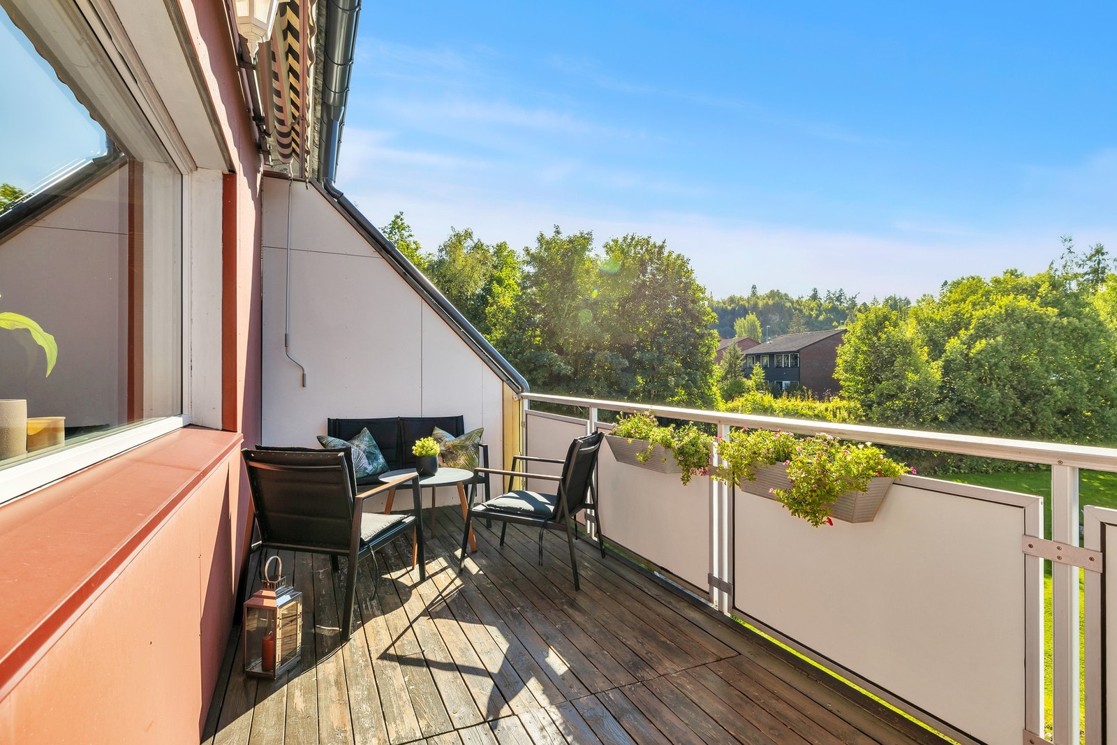 Med toppbeliggenhet får du lang solgang på sommerhalvåret. Galleribilde