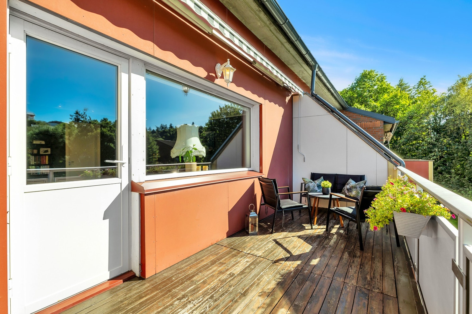 Stuen forlenges i en solrik balkong på 11,3 kvm. Galleribilde