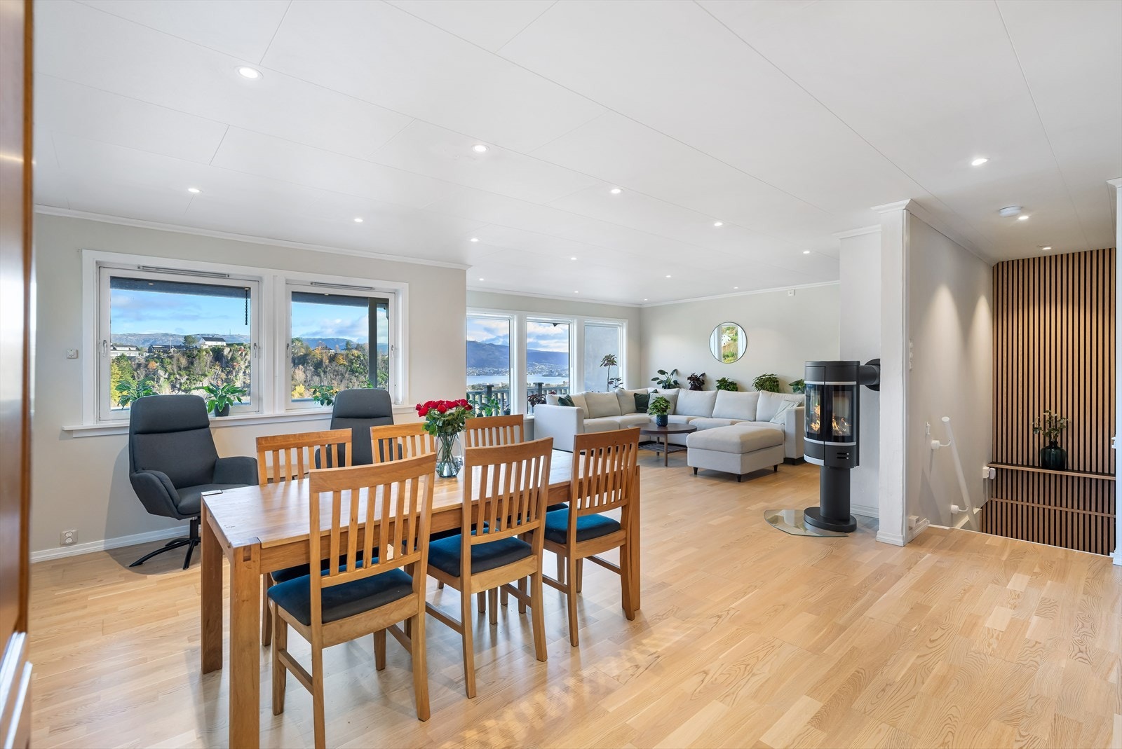 Stue/kjøkken er et herlig rom. Galleribilde