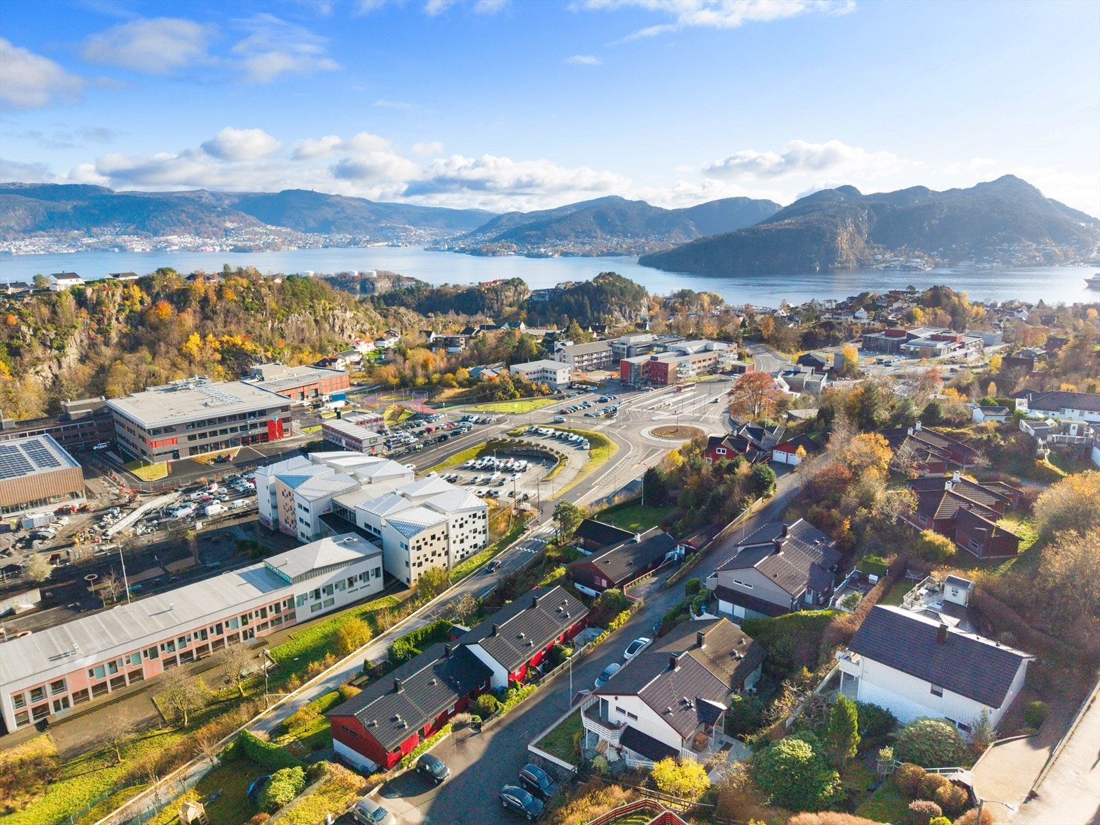 Utsikt mot Byfjorden, Byfjellene og Bergen by. Galleribilde