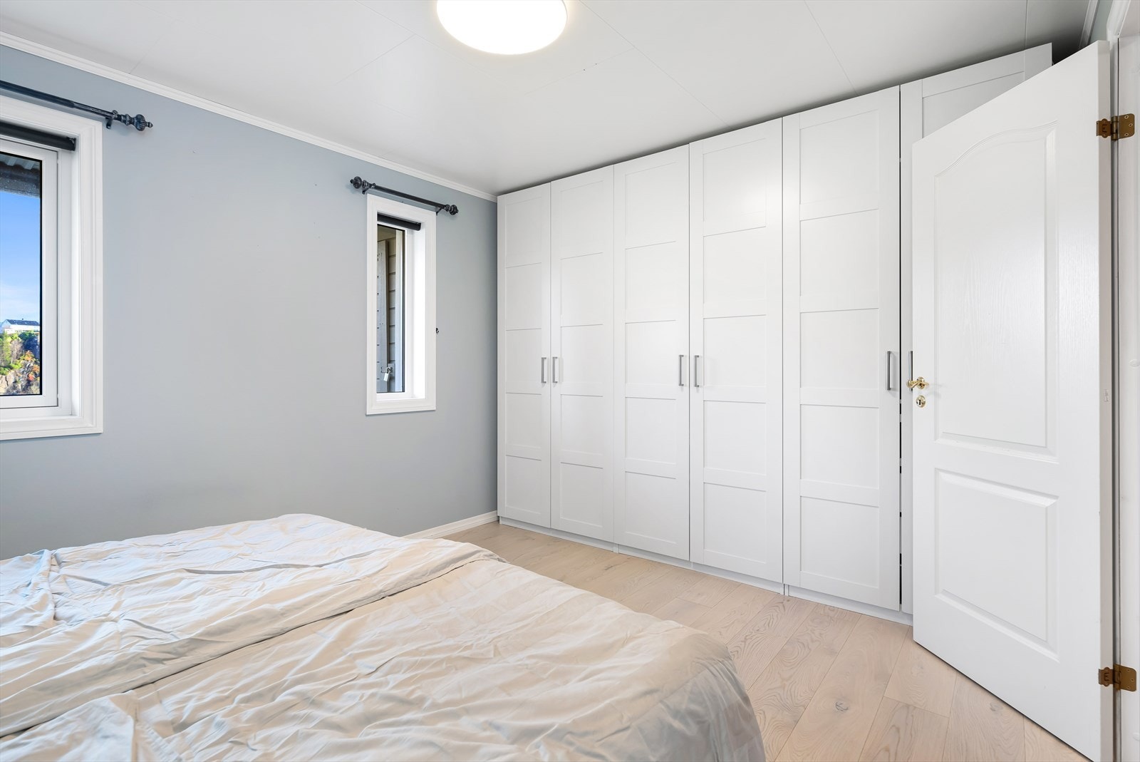 Dette var tidligere to separate soverom som ble slått sammen. Dette kan enkelt tilbakeføres om ønskelig. Galleribilde