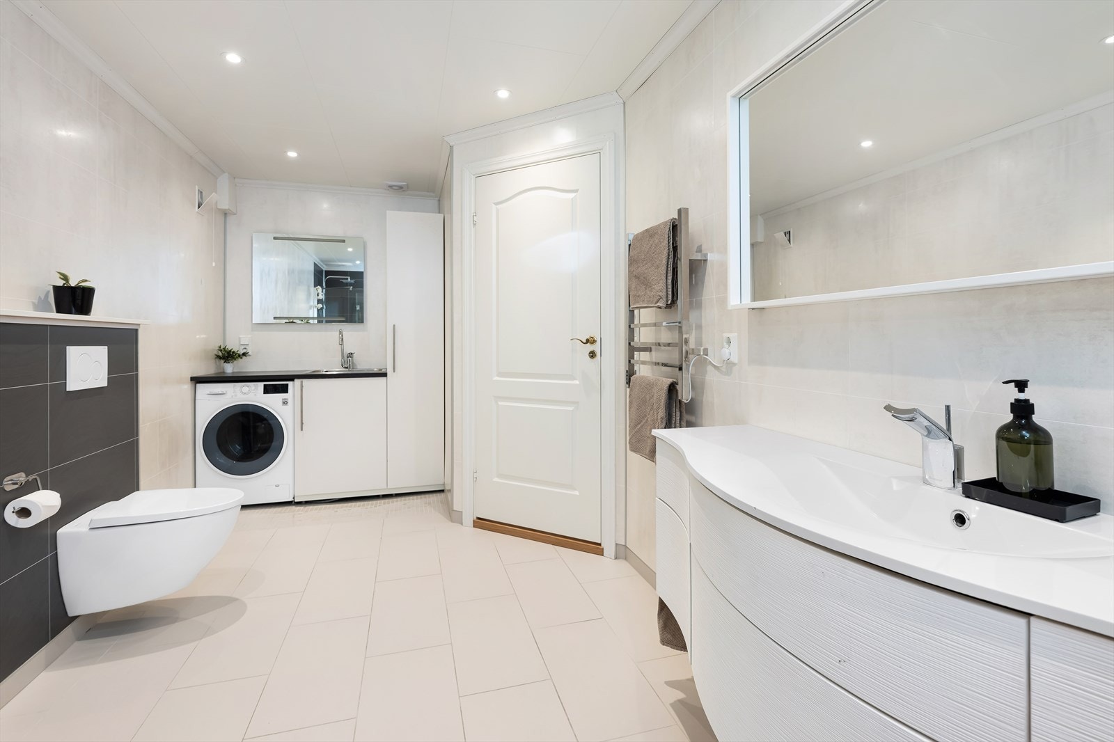 I den nordlige delen av rommet har "vaskerommet" funnet sin plass. Galleribilde