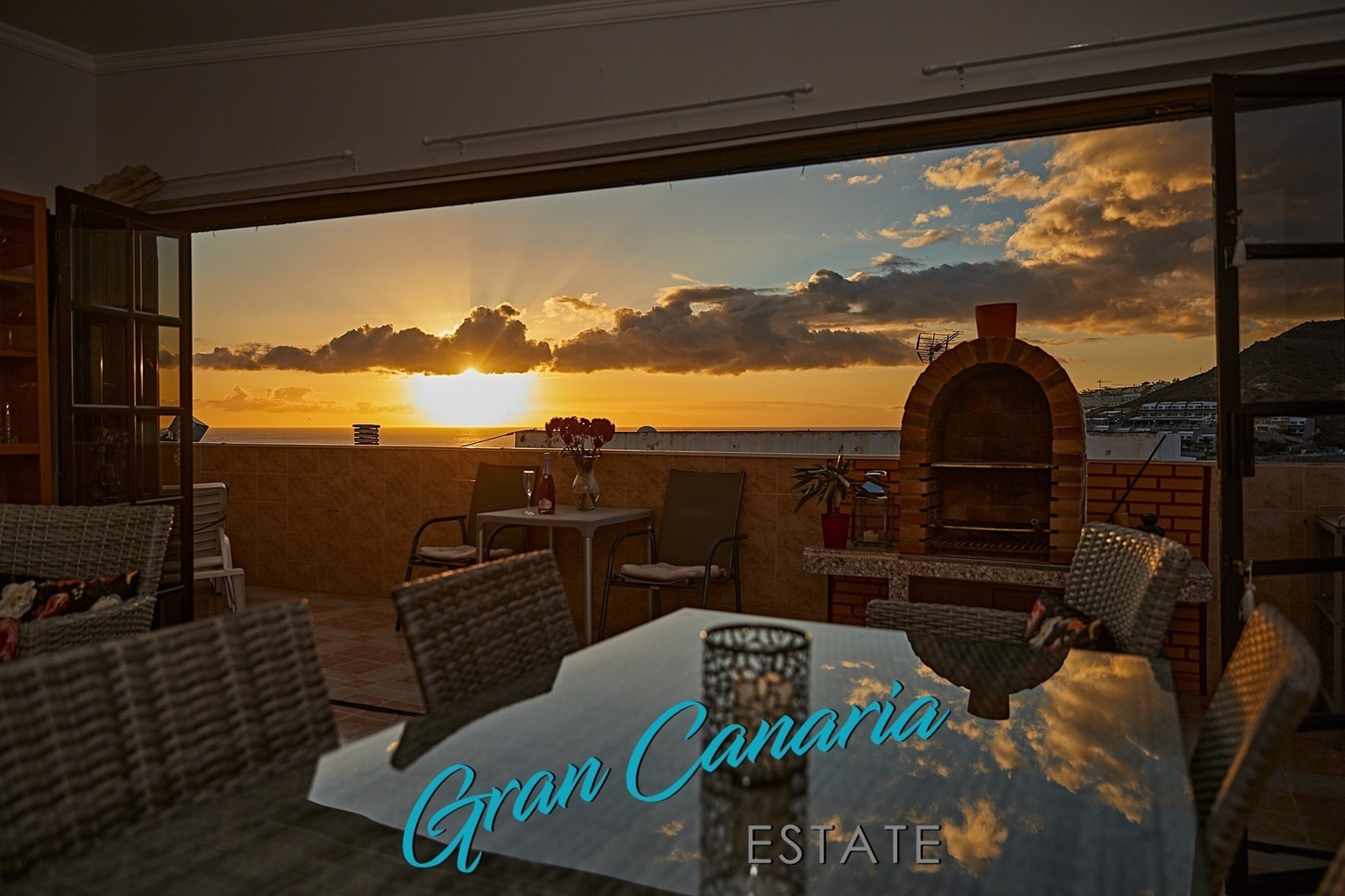 Solnedgang i Atlanterhavet direkte i front av leiligheten Galleribilde